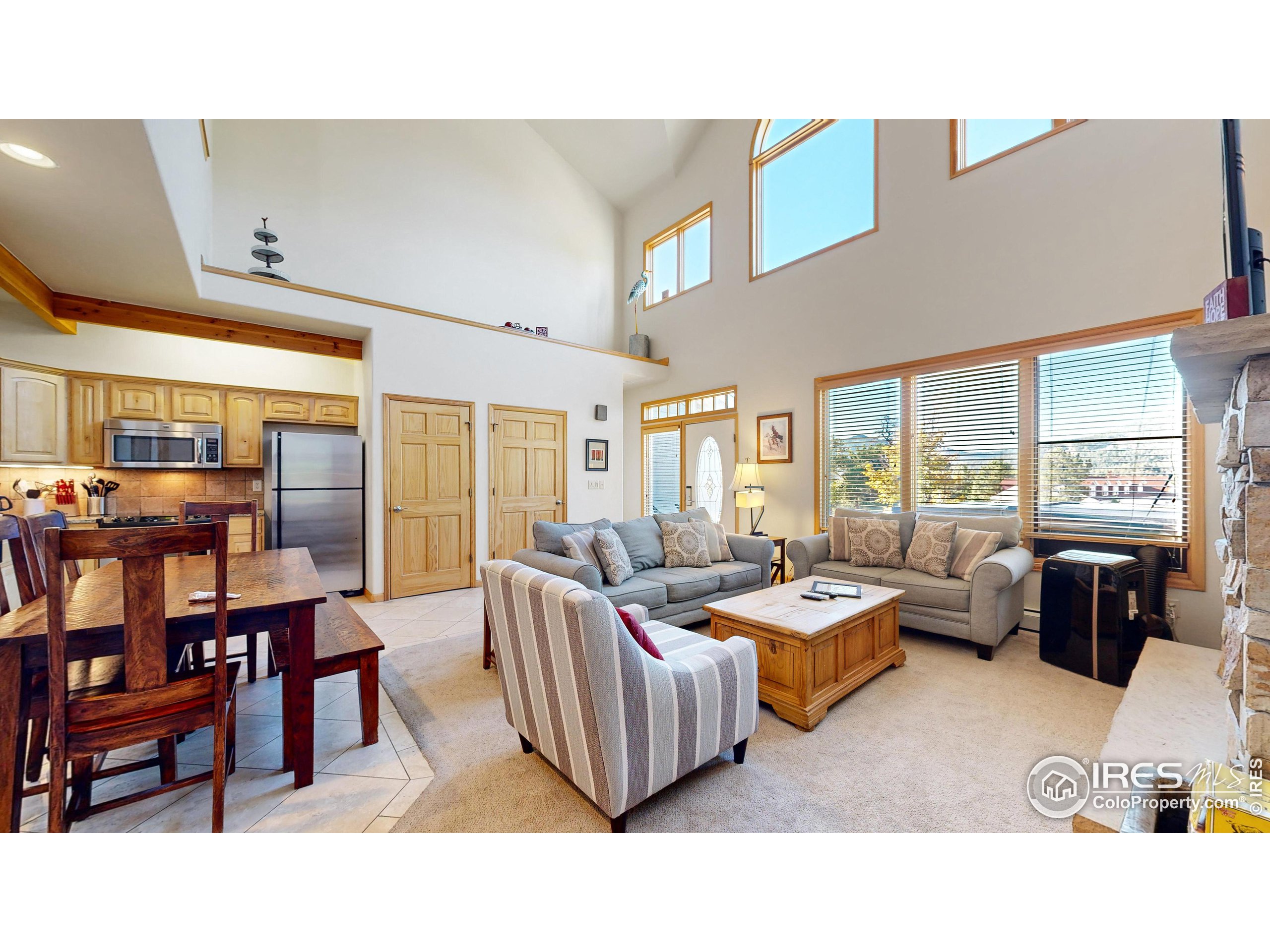 305 Overlook Ln