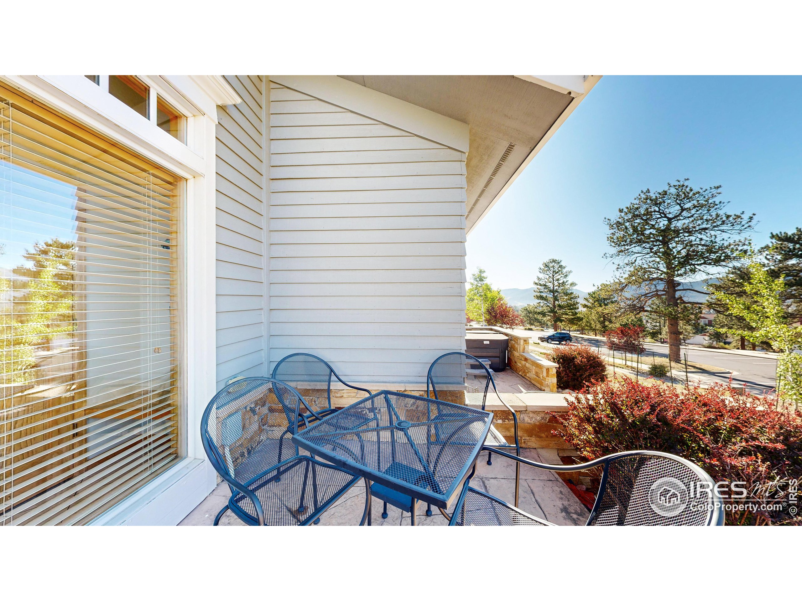 305 Overlook Ln