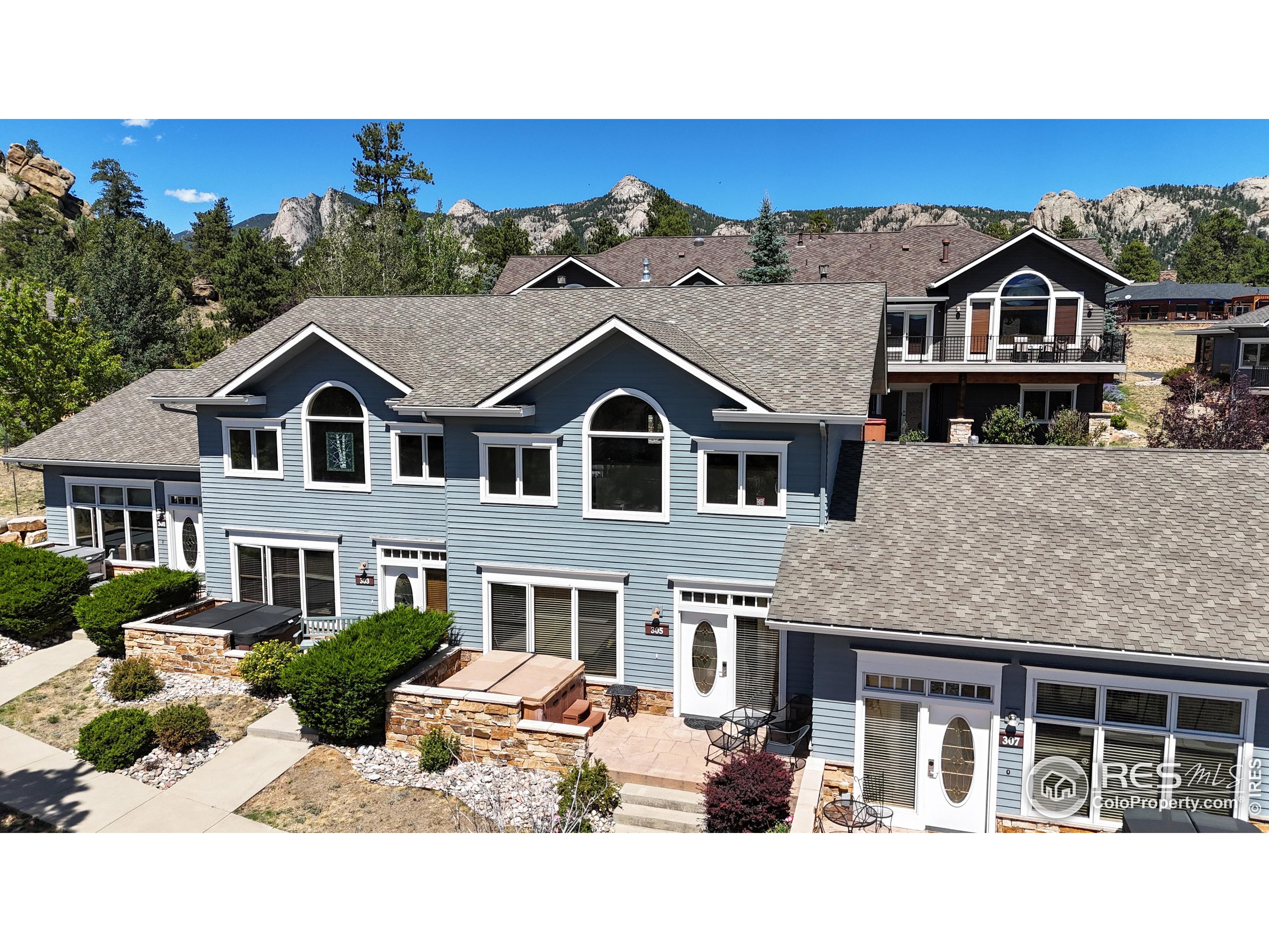 305 Overlook Ln