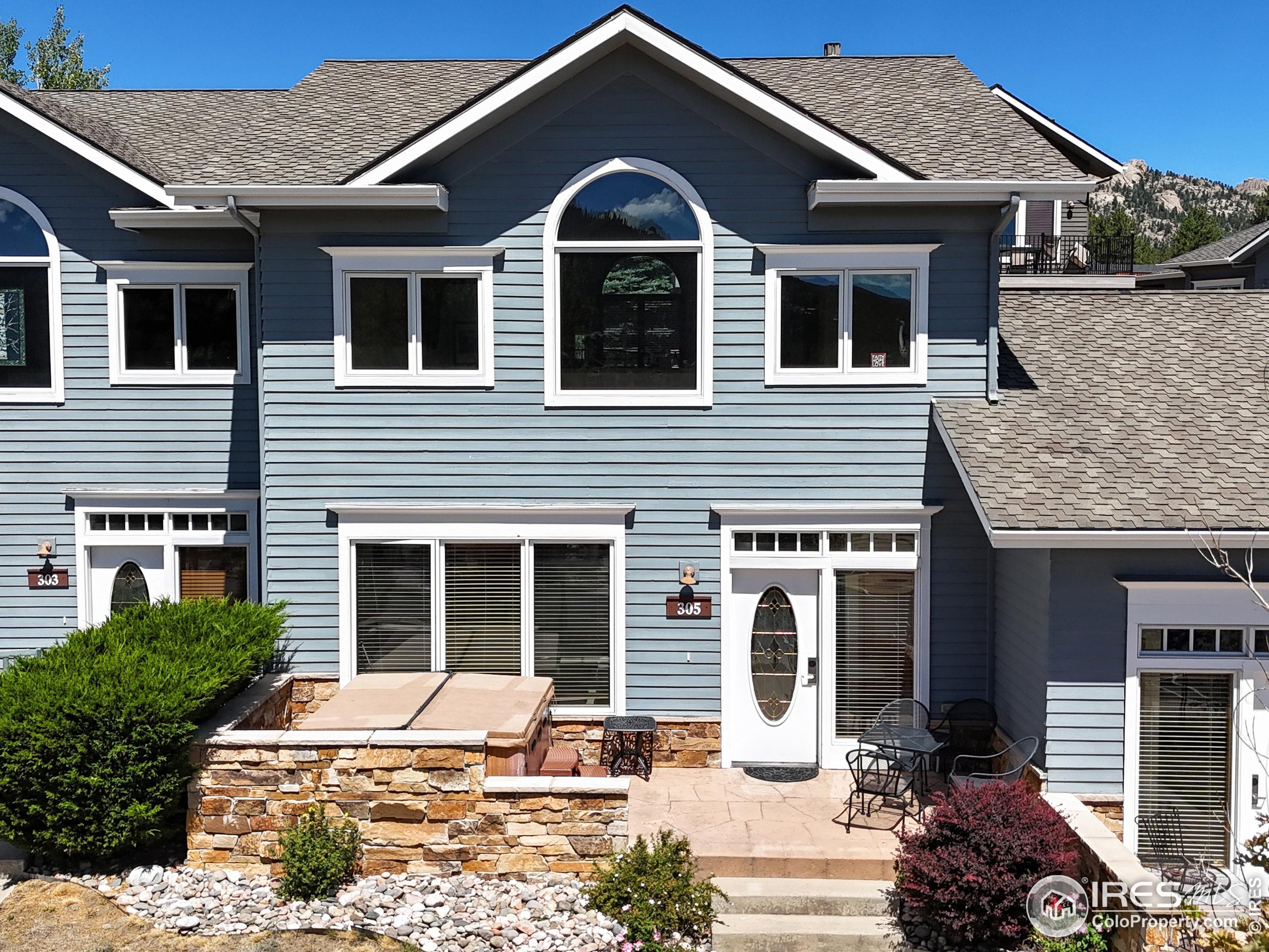 305 Overlook Ln
