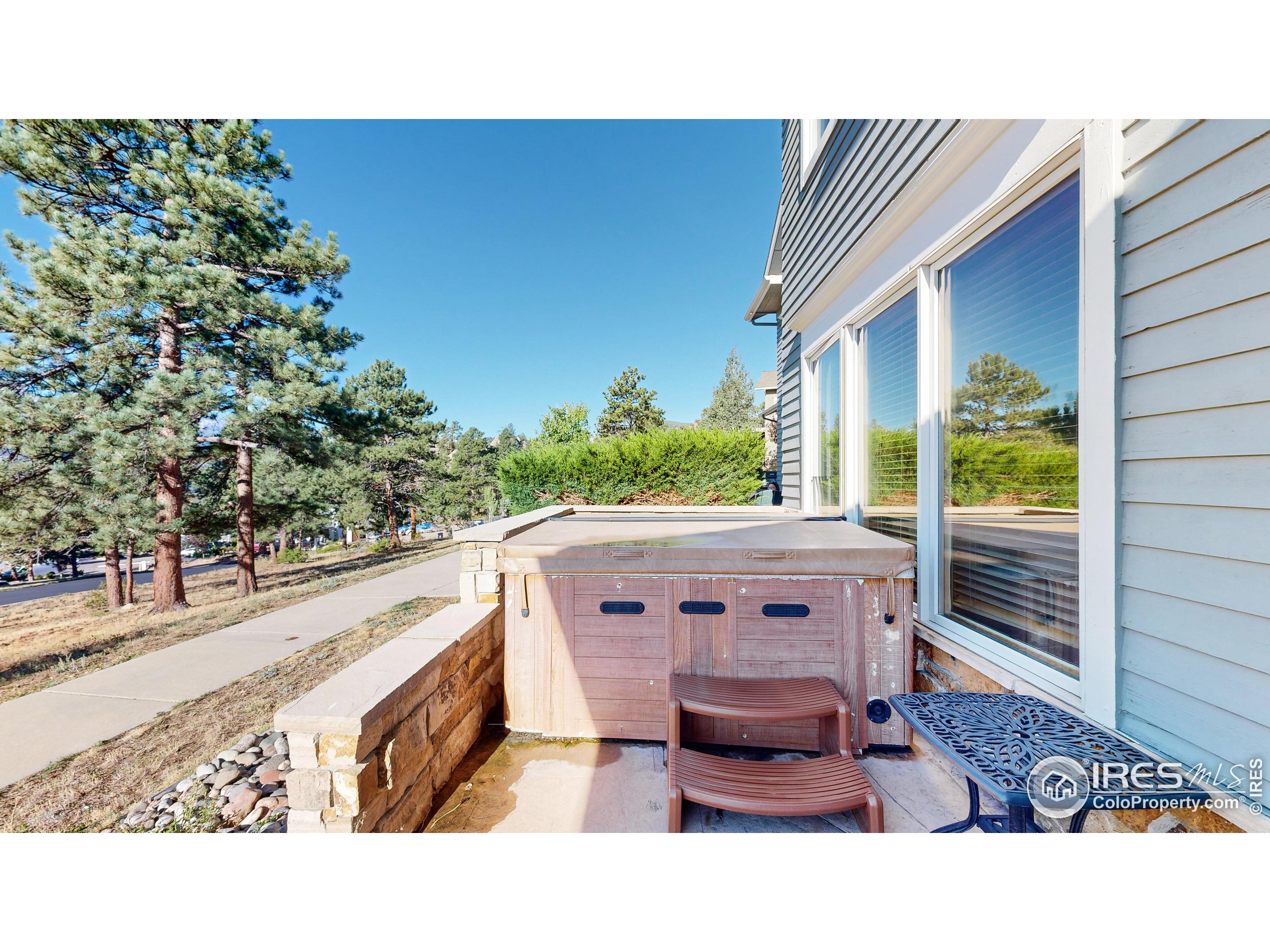 305 Overlook Ln