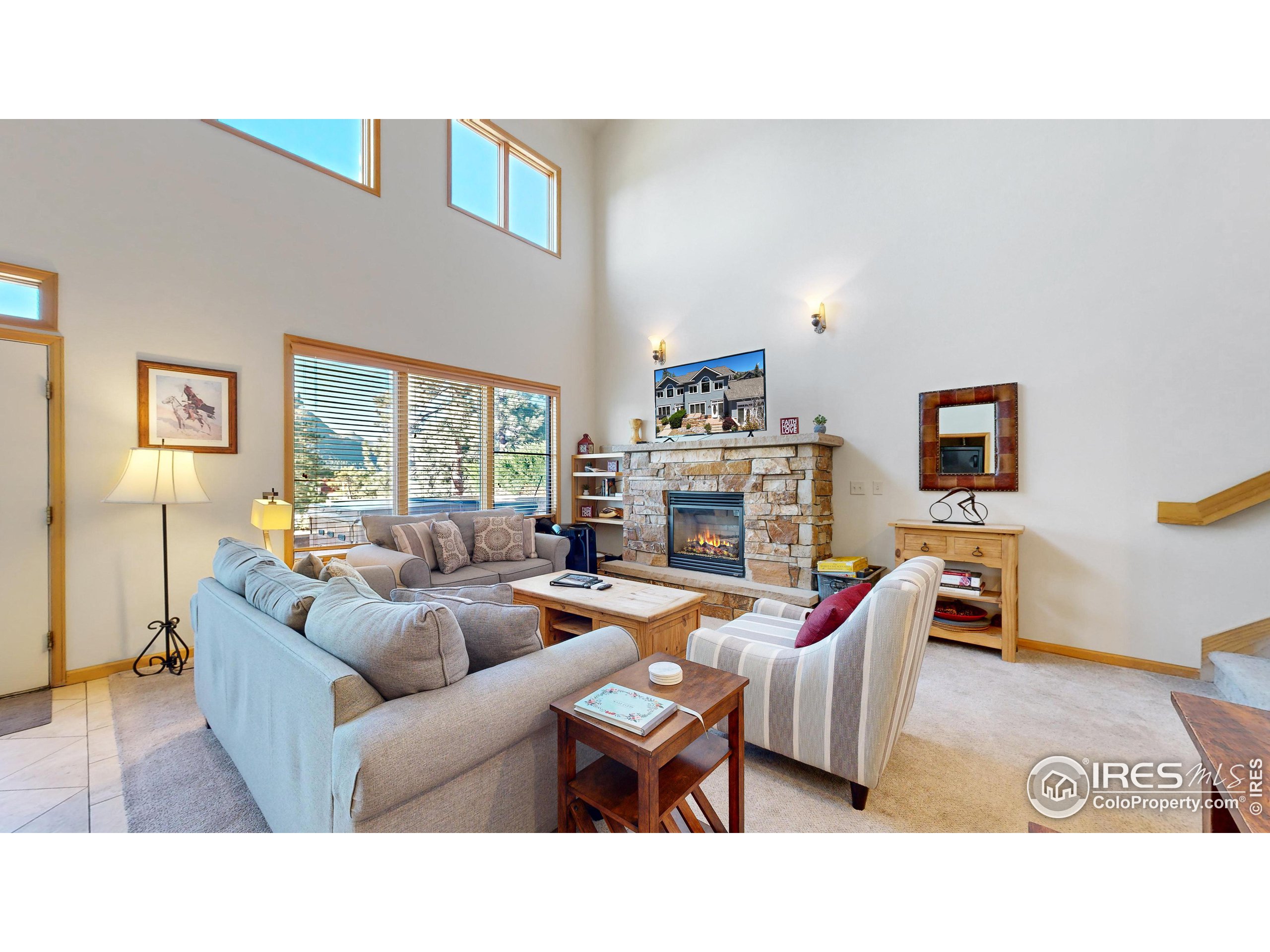 305 Overlook Ln