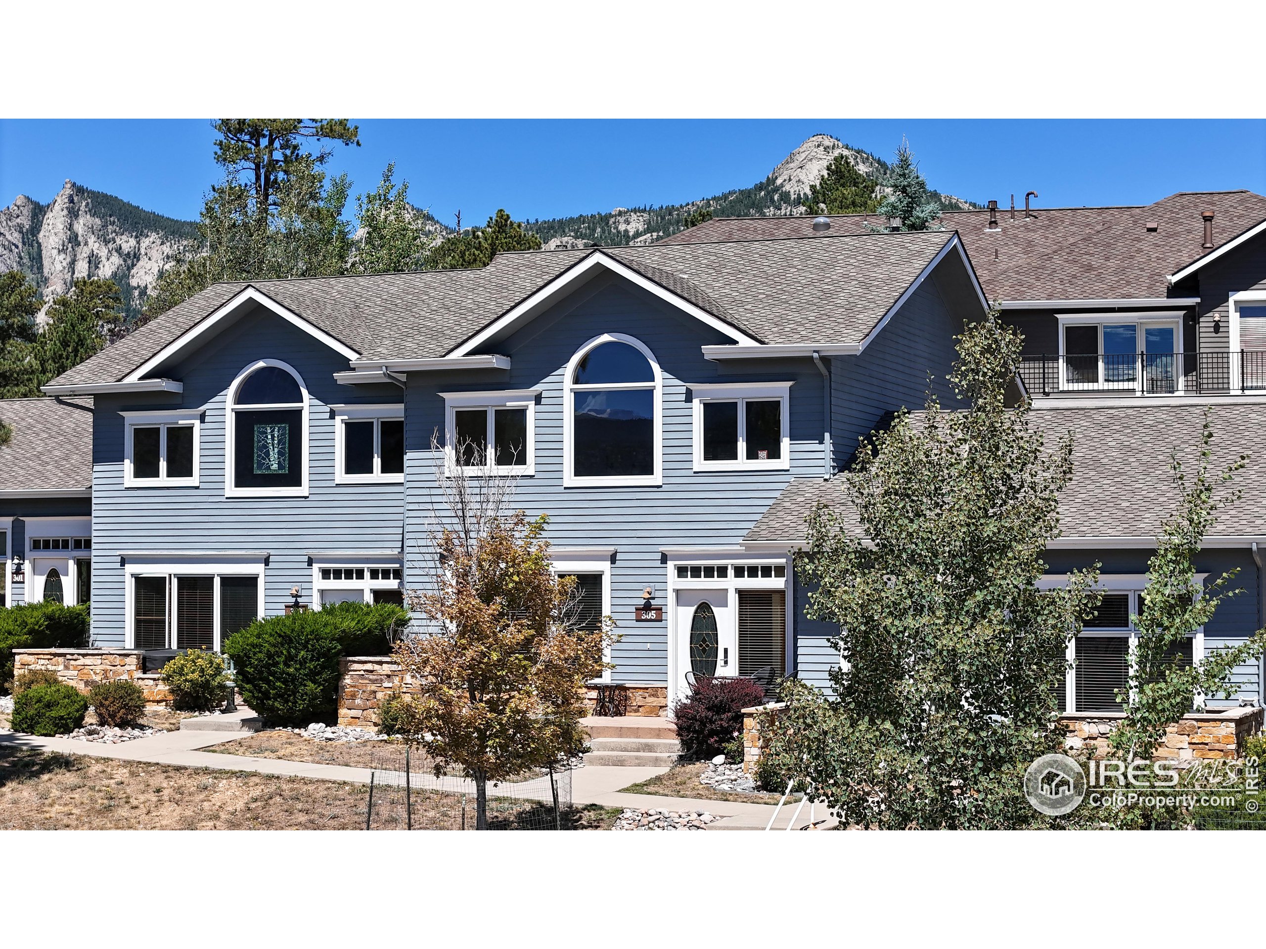 305 Overlook Ln