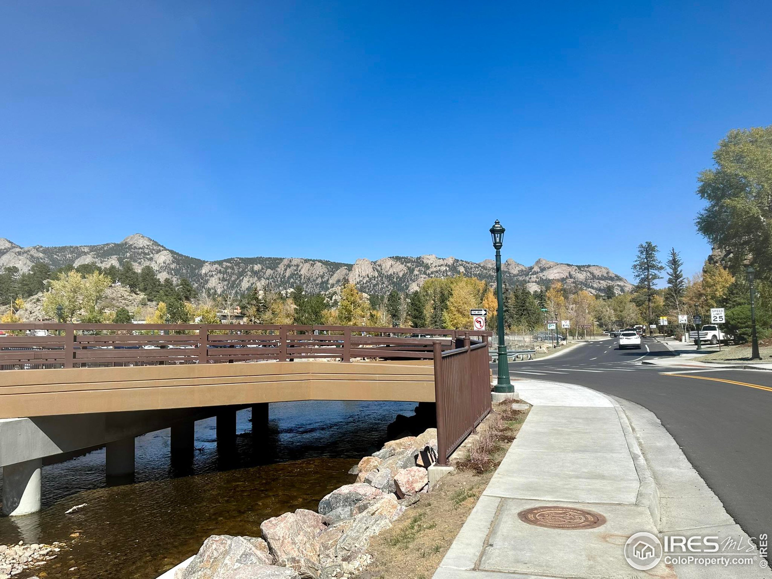 253 E Riverside Dr