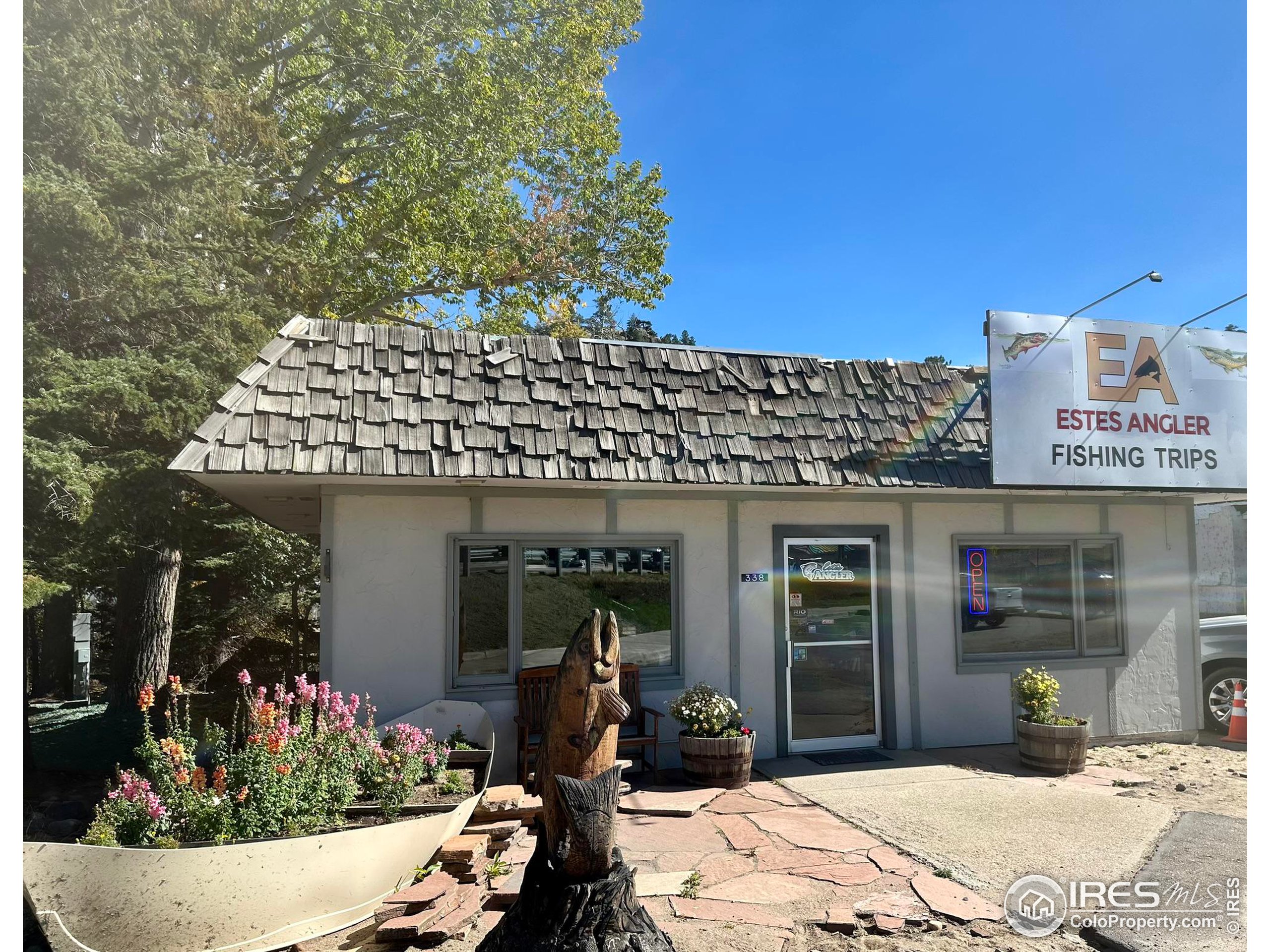 253 E Riverside Dr