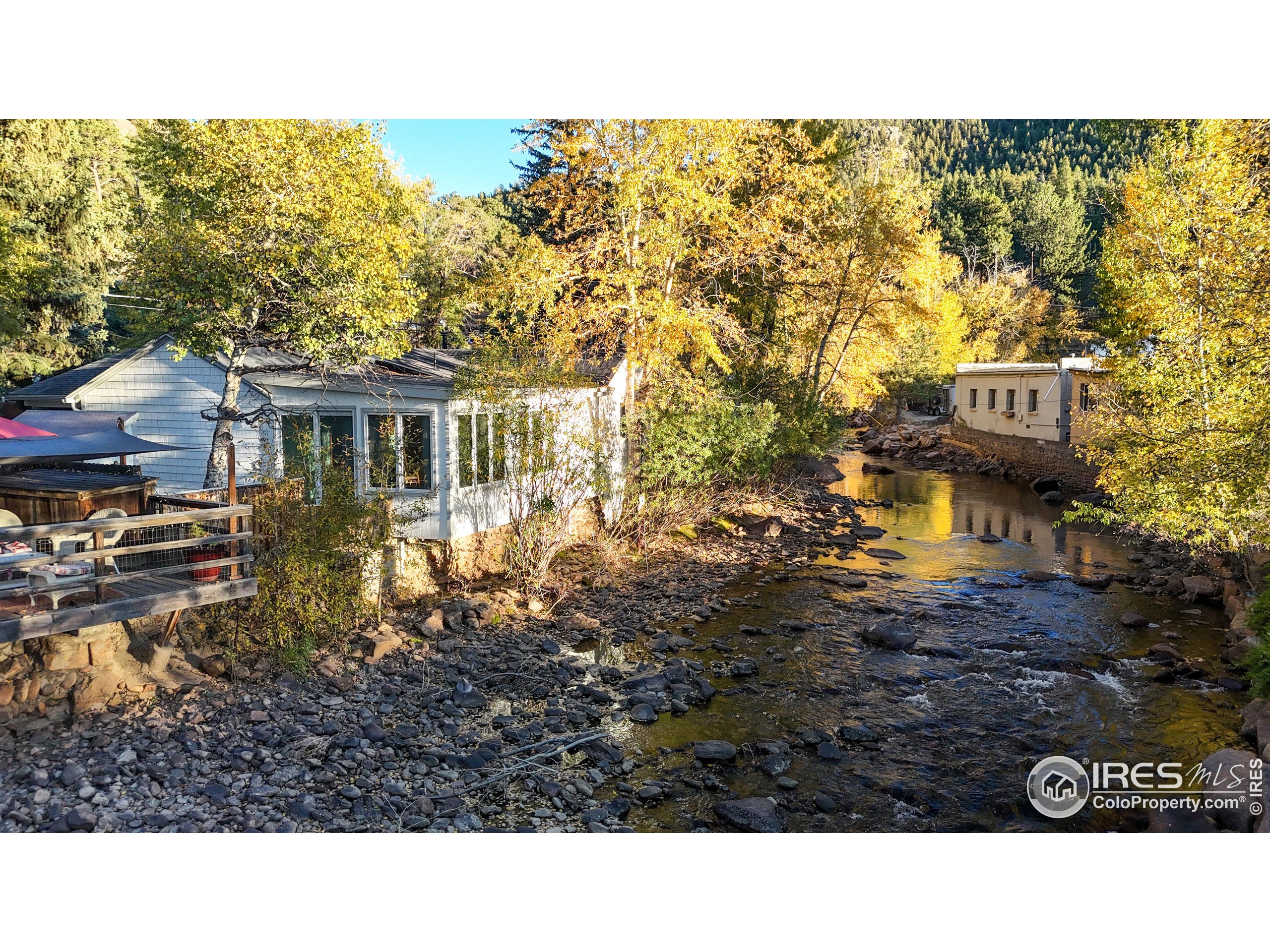 253 E Riverside Dr