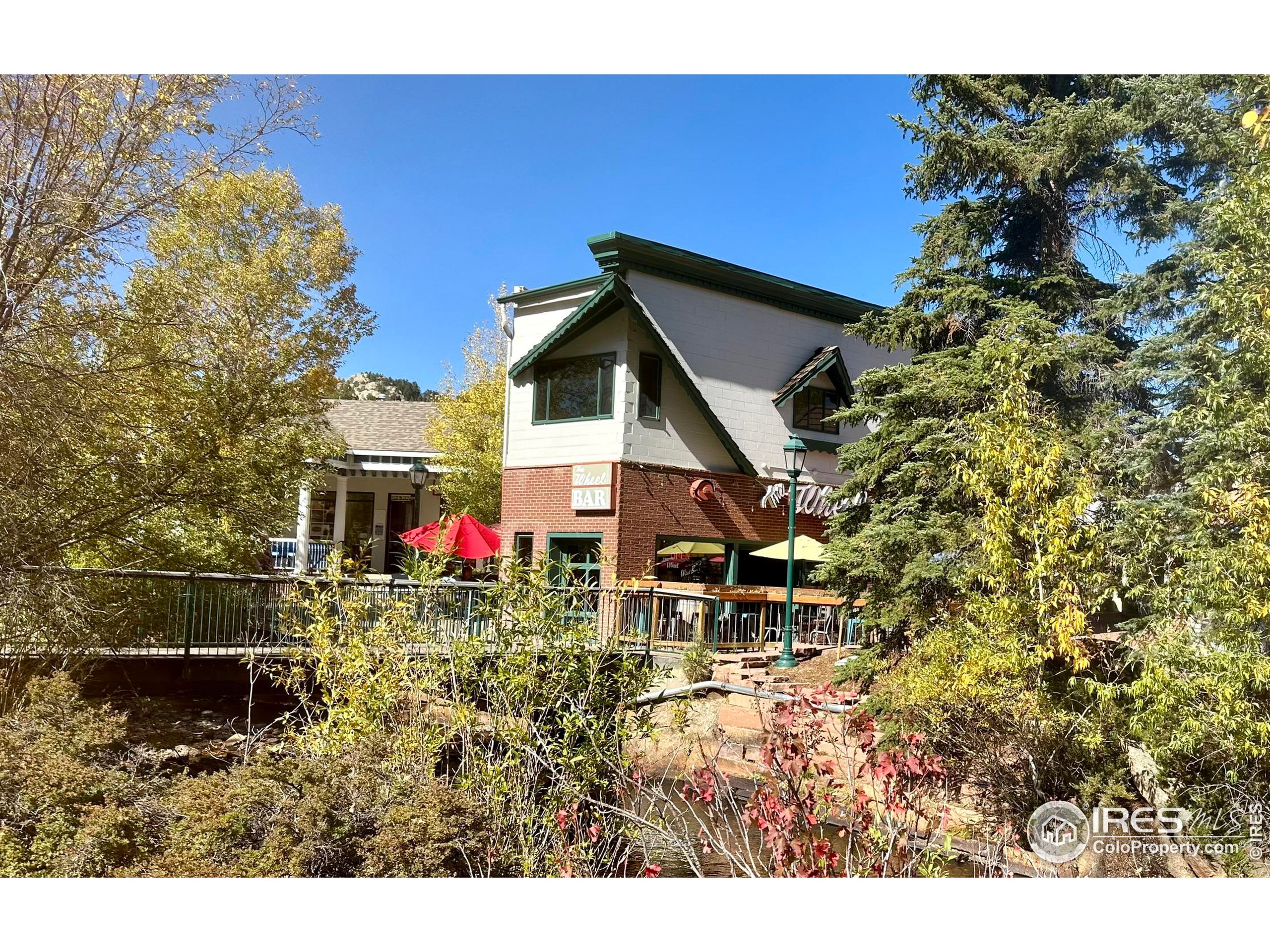 253 E Riverside Dr