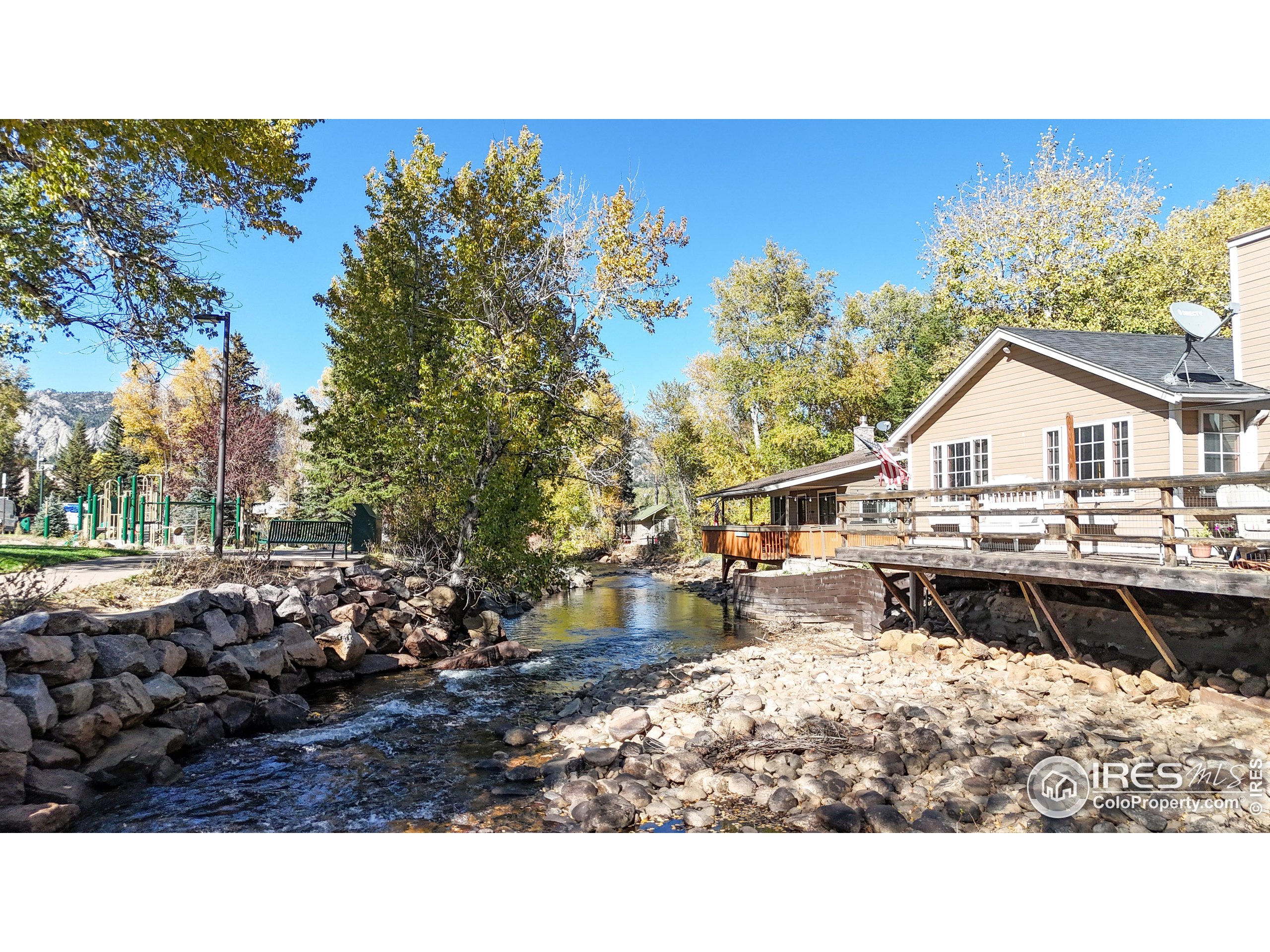 253 E Riverside Dr