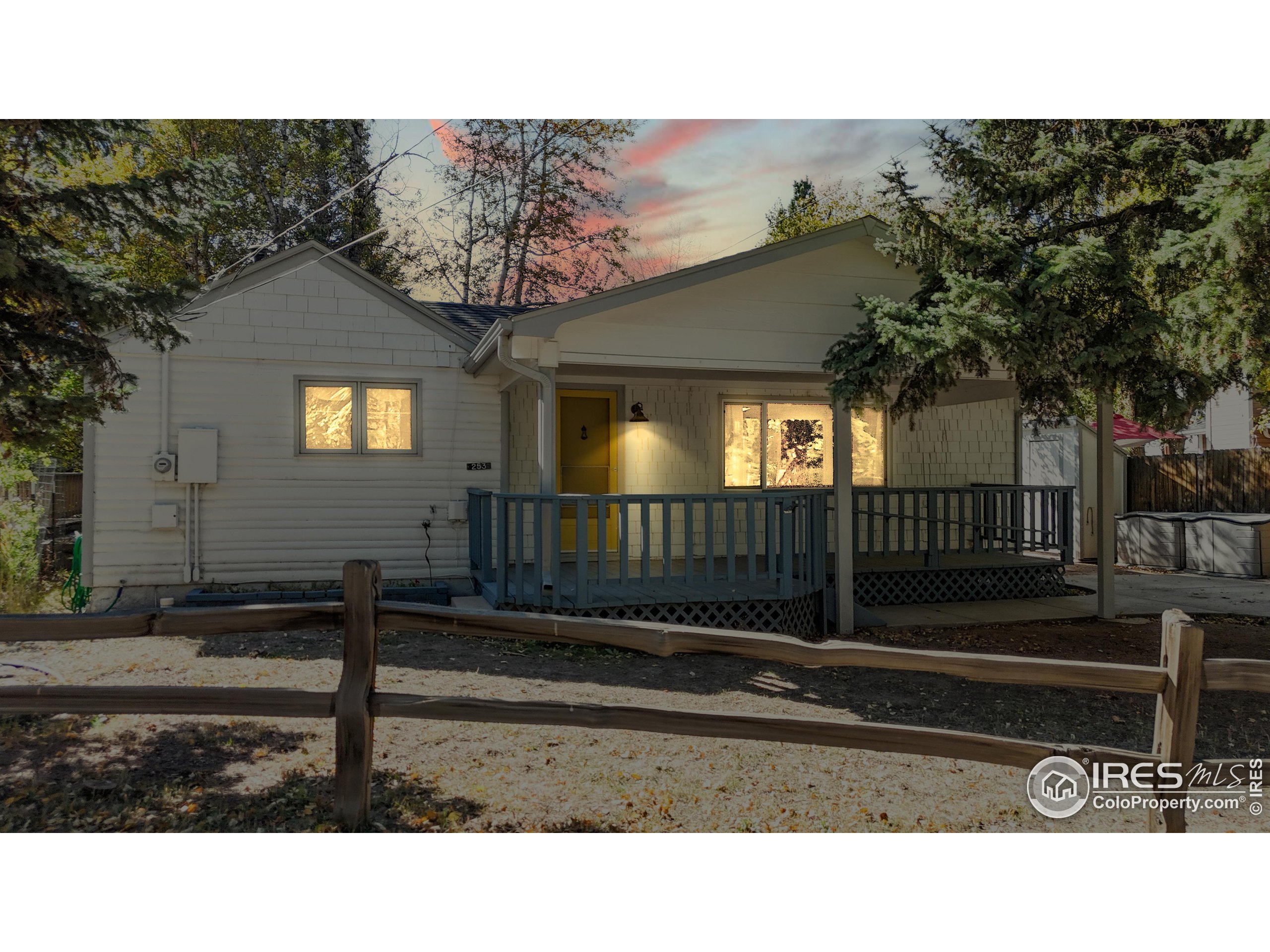 253 E Riverside Dr