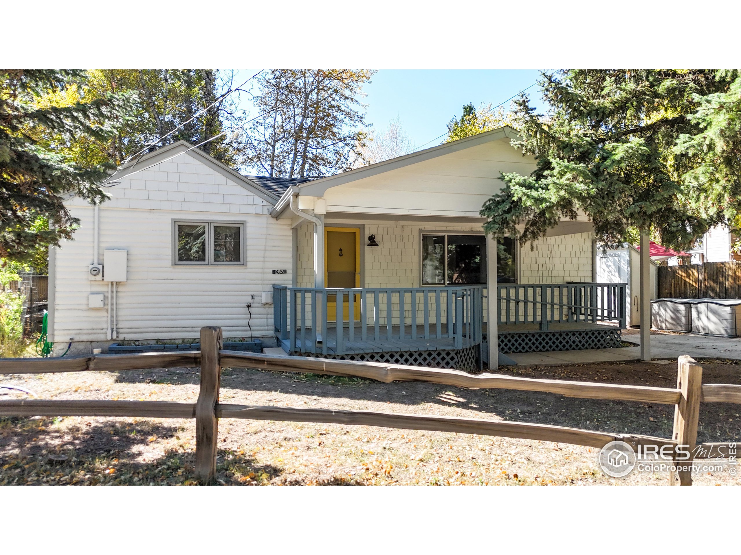 253 E Riverside Dr