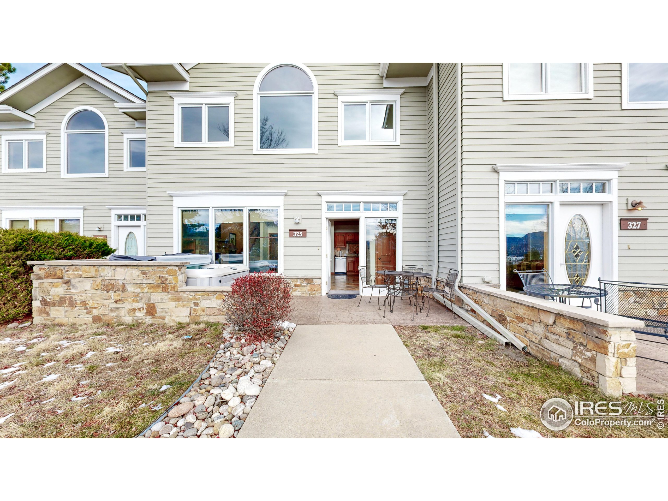 325 Overlook Ln