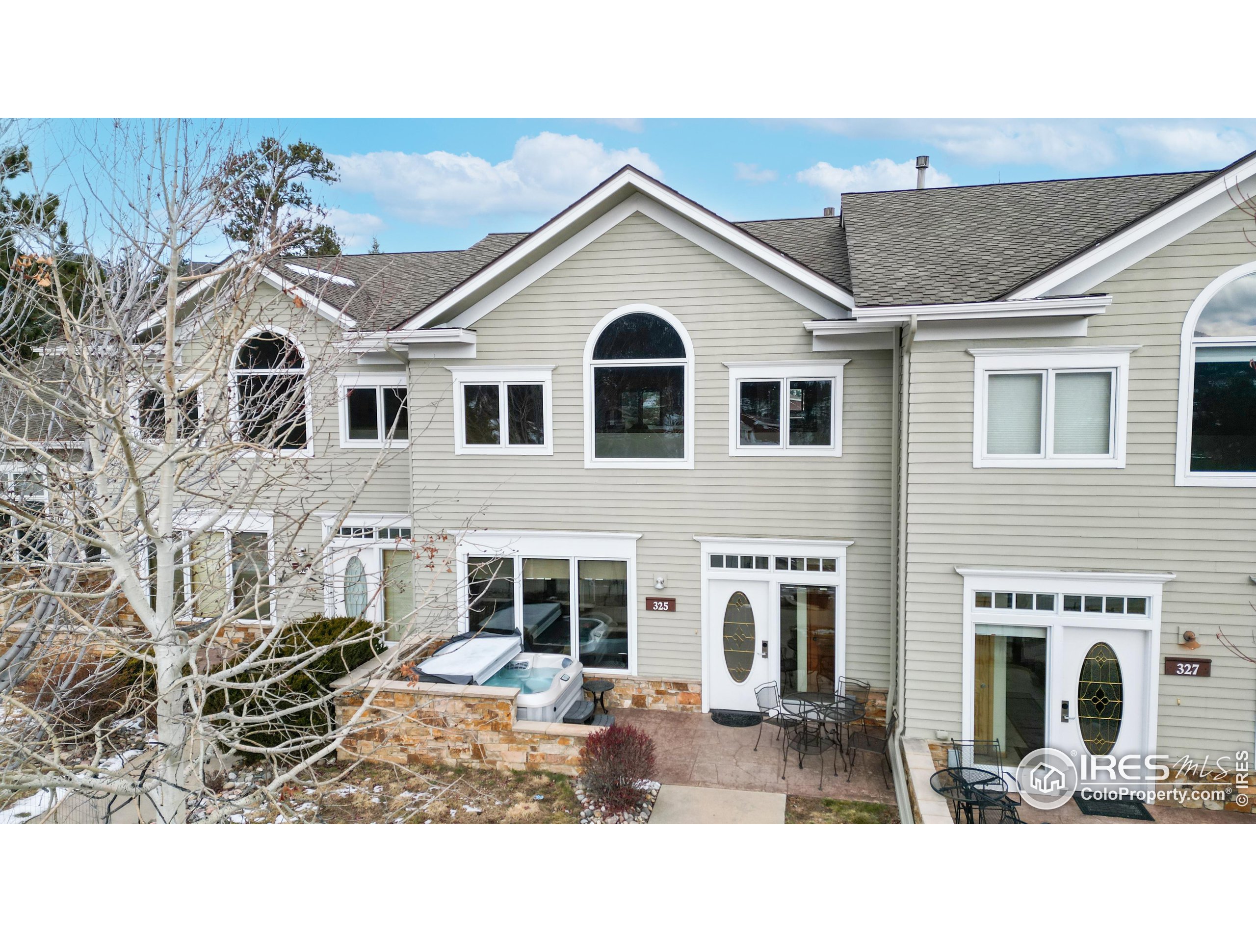 325 Overlook Ln