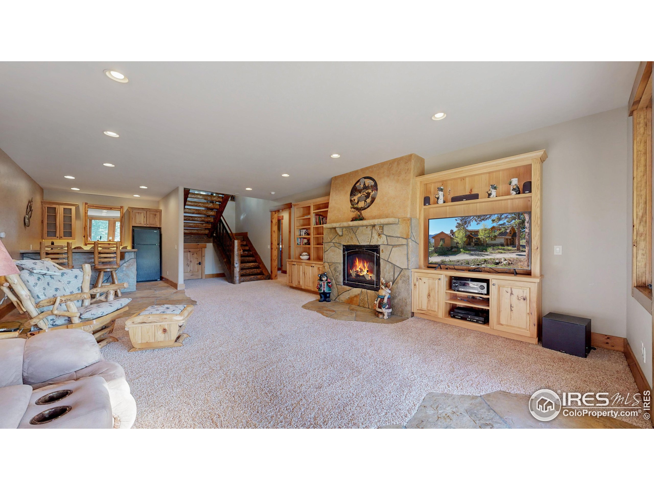 1049 Pine Knoll Dr