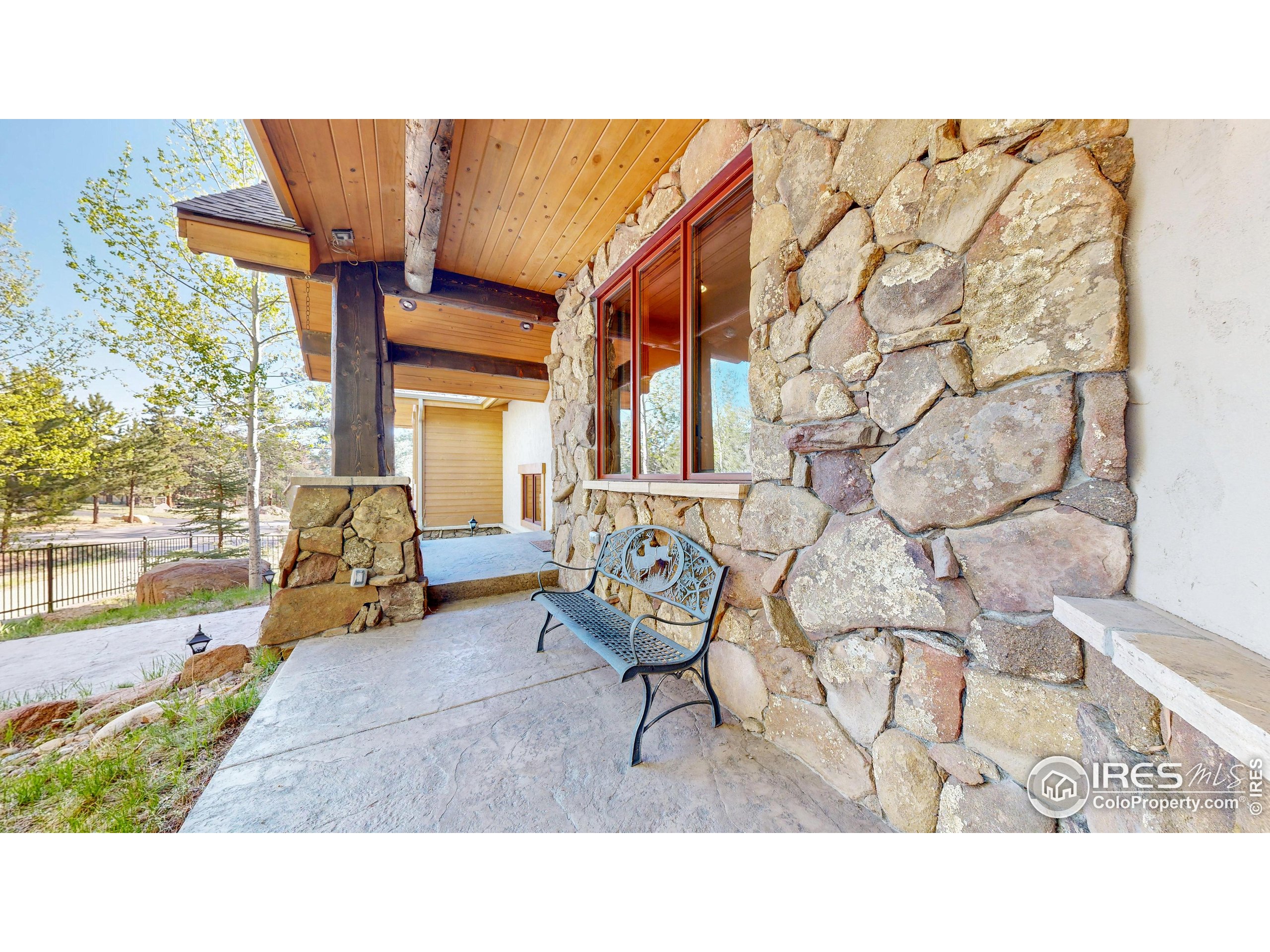 1049 Pine Knoll Dr