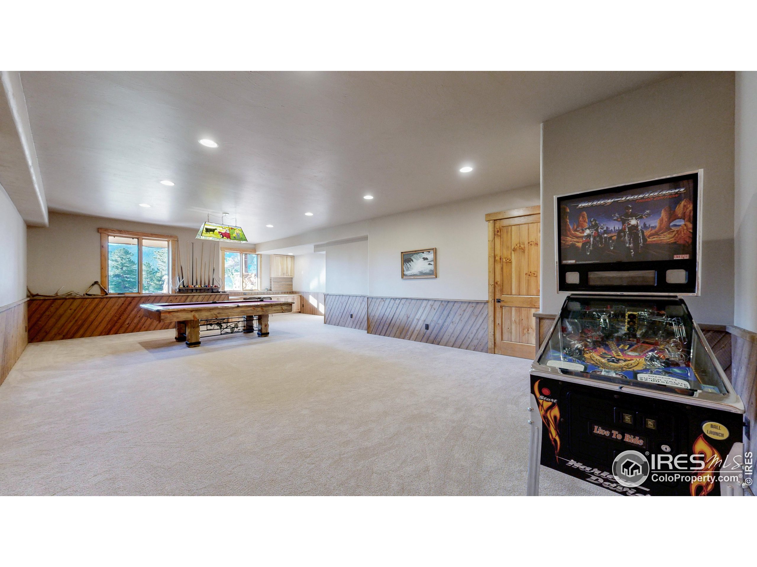 1049 Pine Knoll Dr