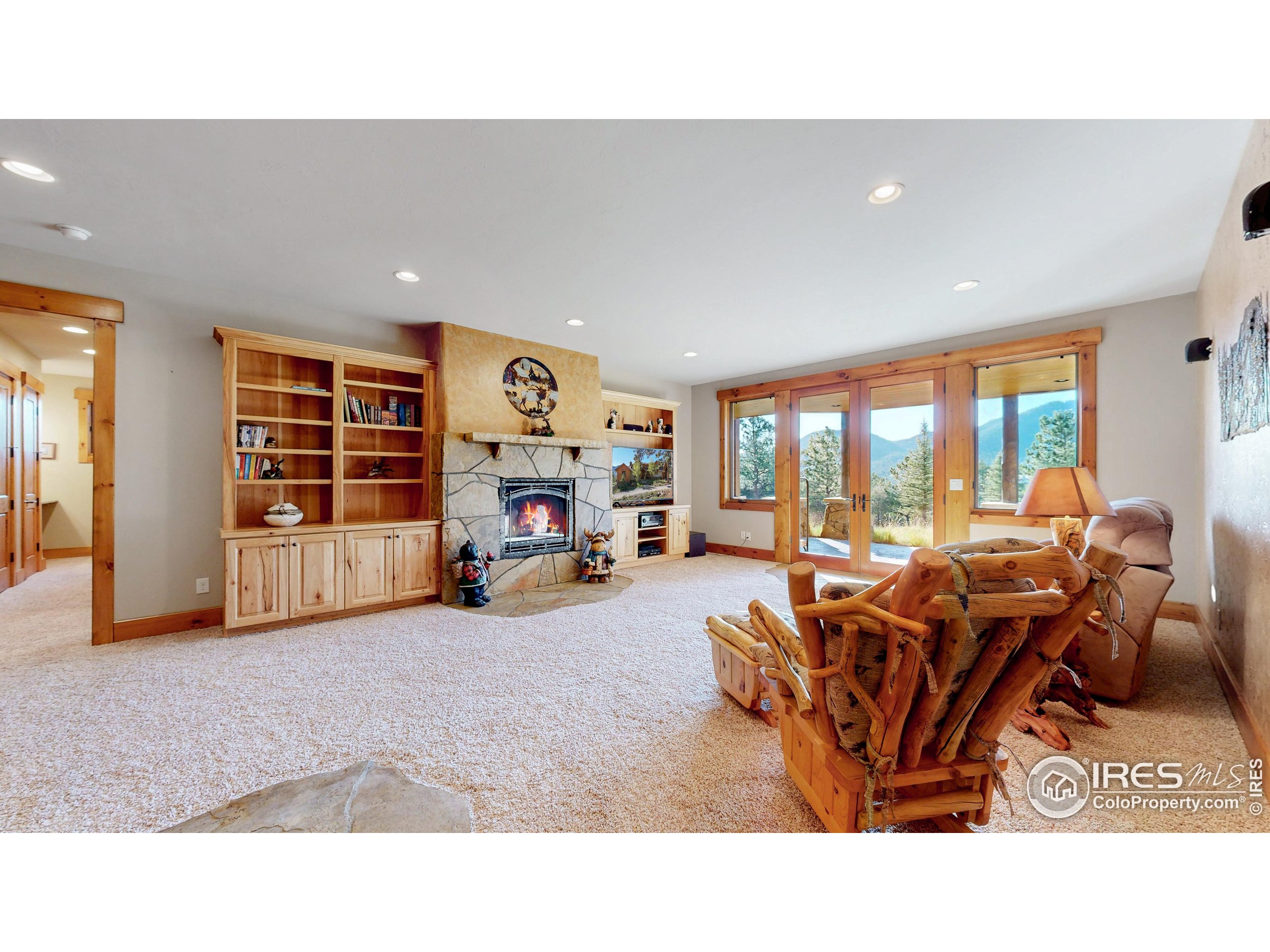 1049 Pine Knoll Dr