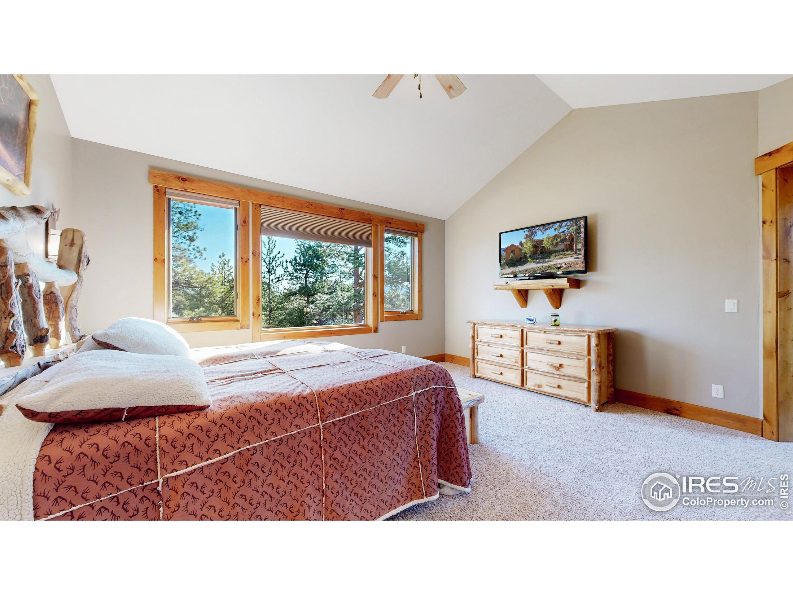 1049 Pine Knoll Dr