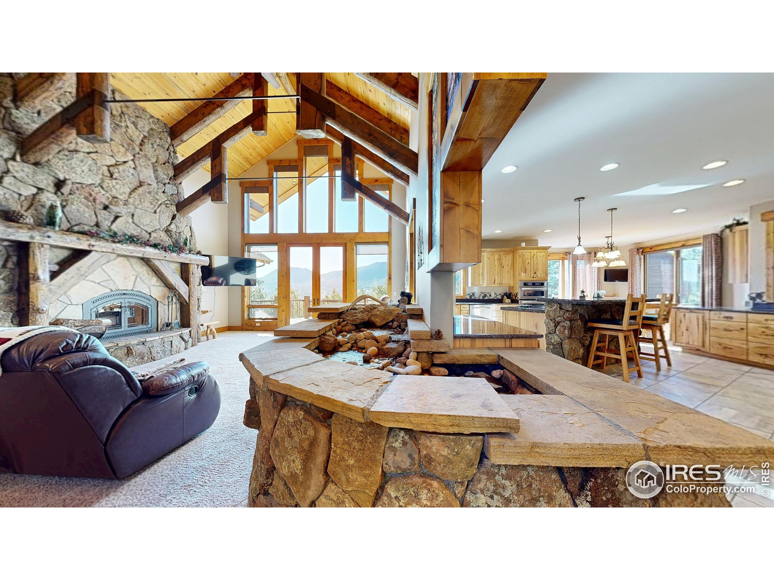 1049 Pine Knoll Dr