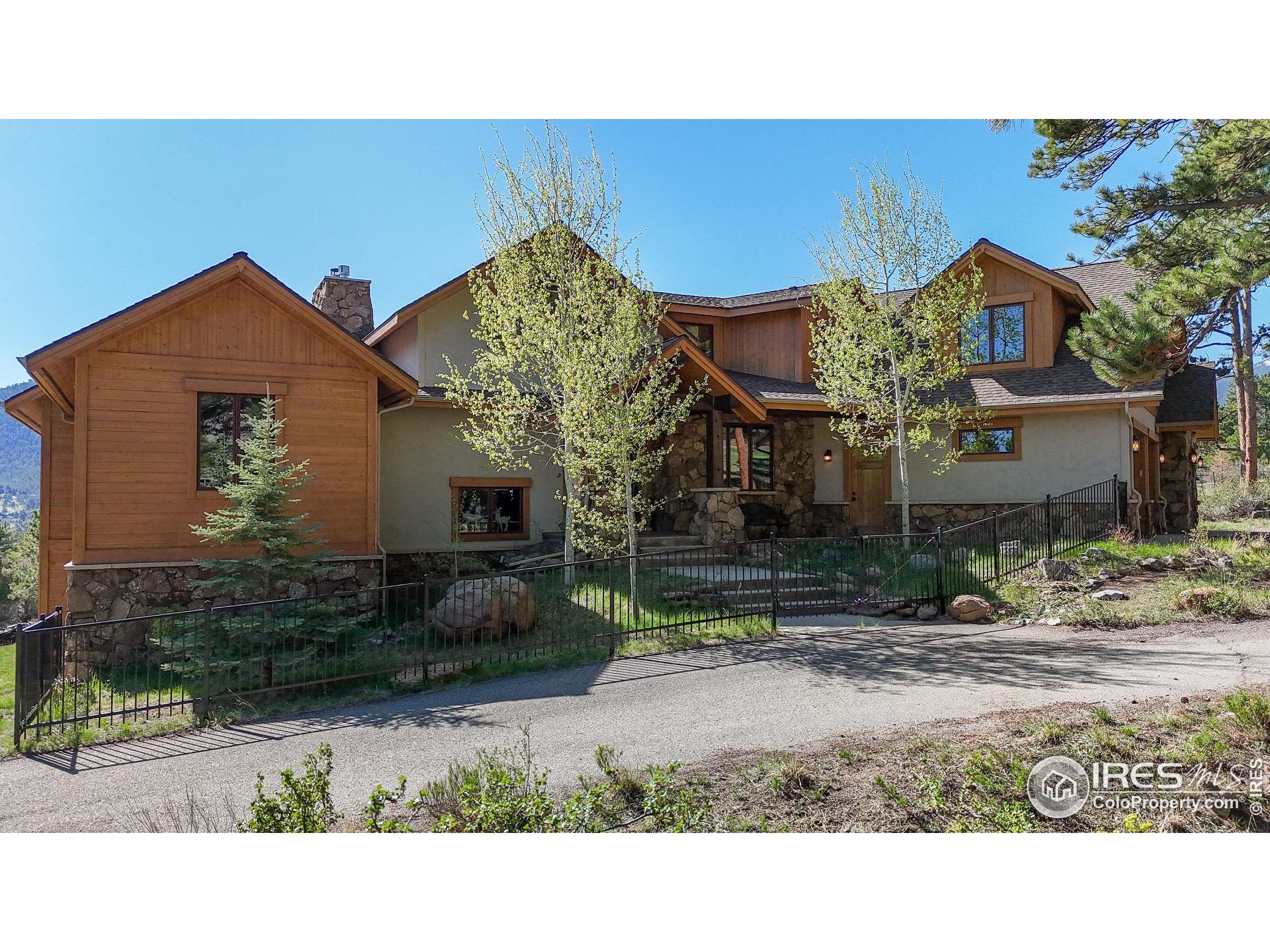 1049 Pine Knoll Dr