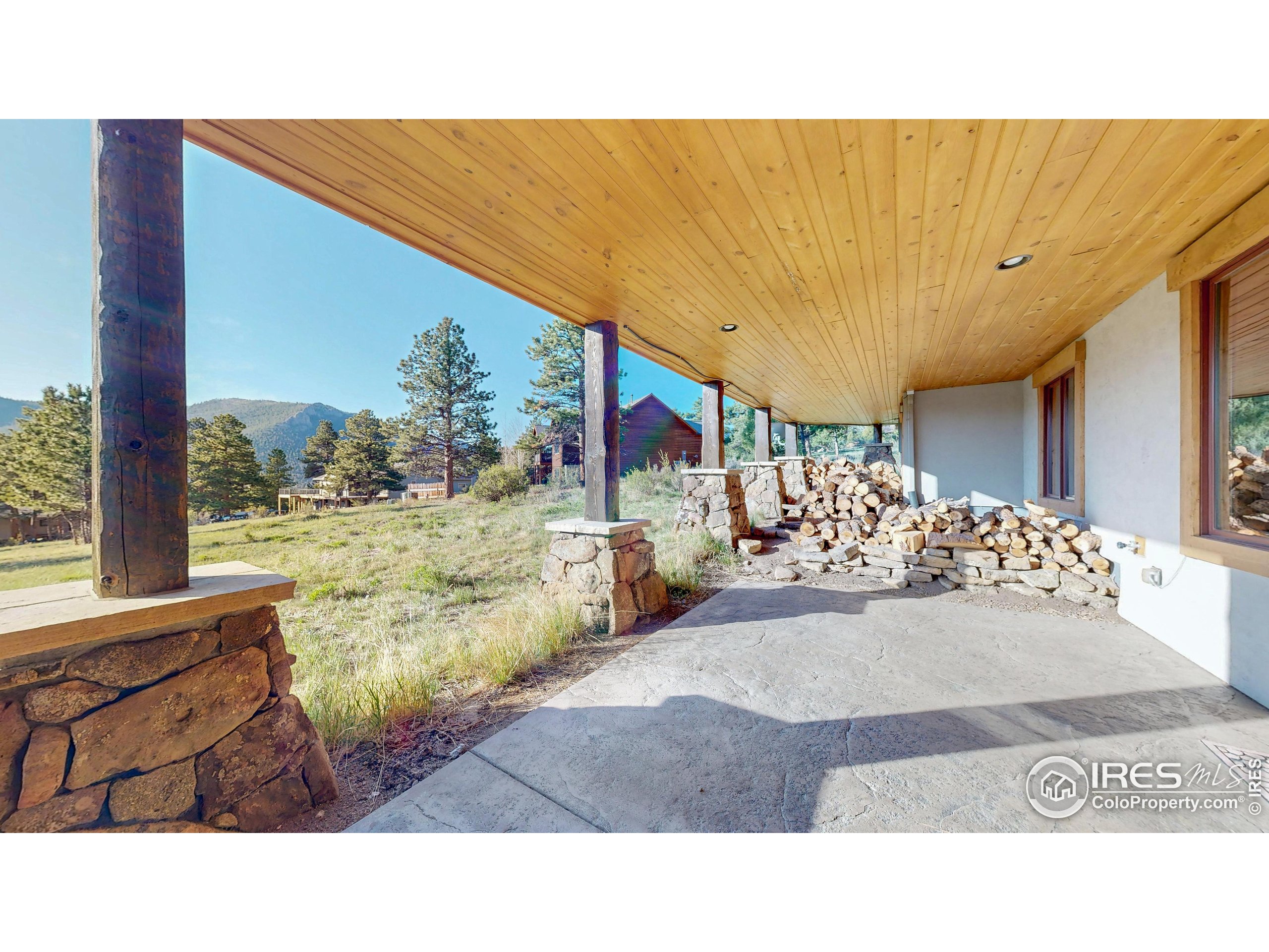 1049 Pine Knoll Dr