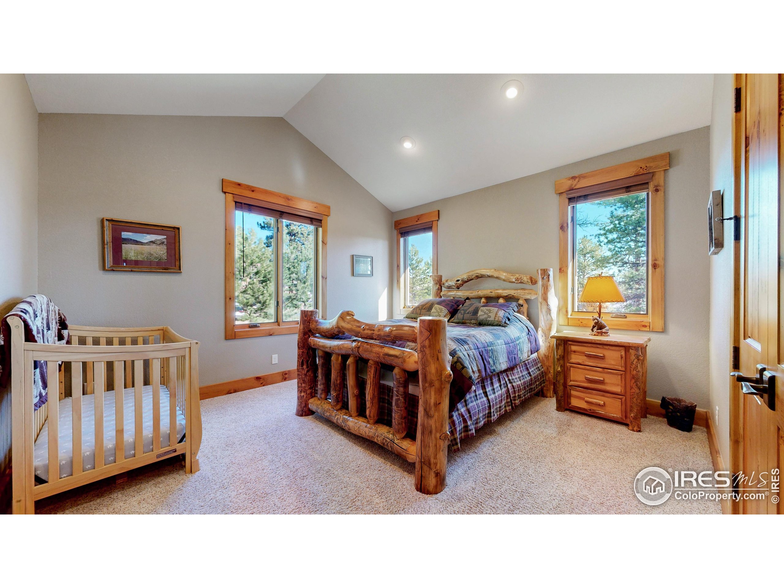 1049 Pine Knoll Dr