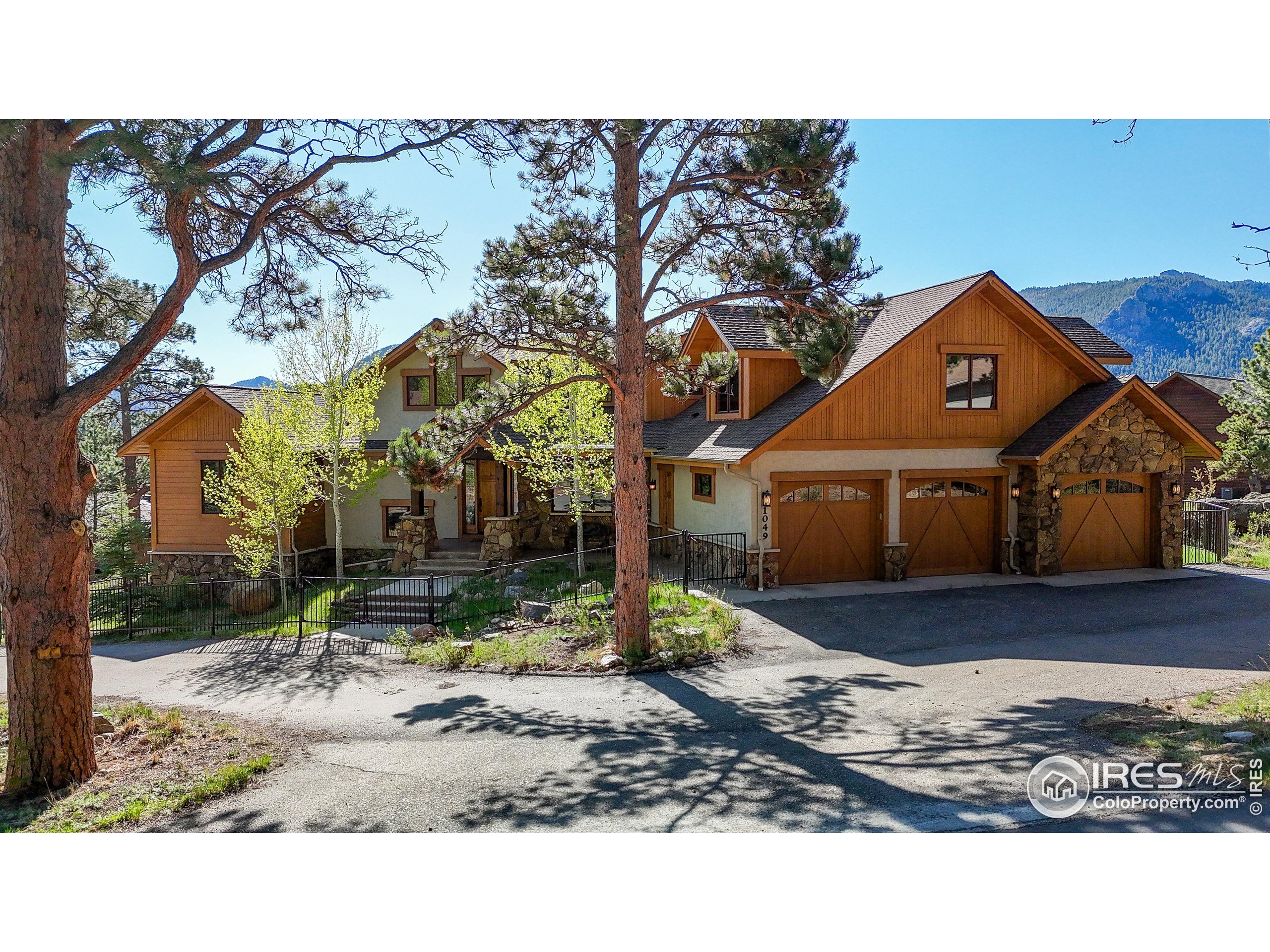 1049 Pine Knoll Dr
