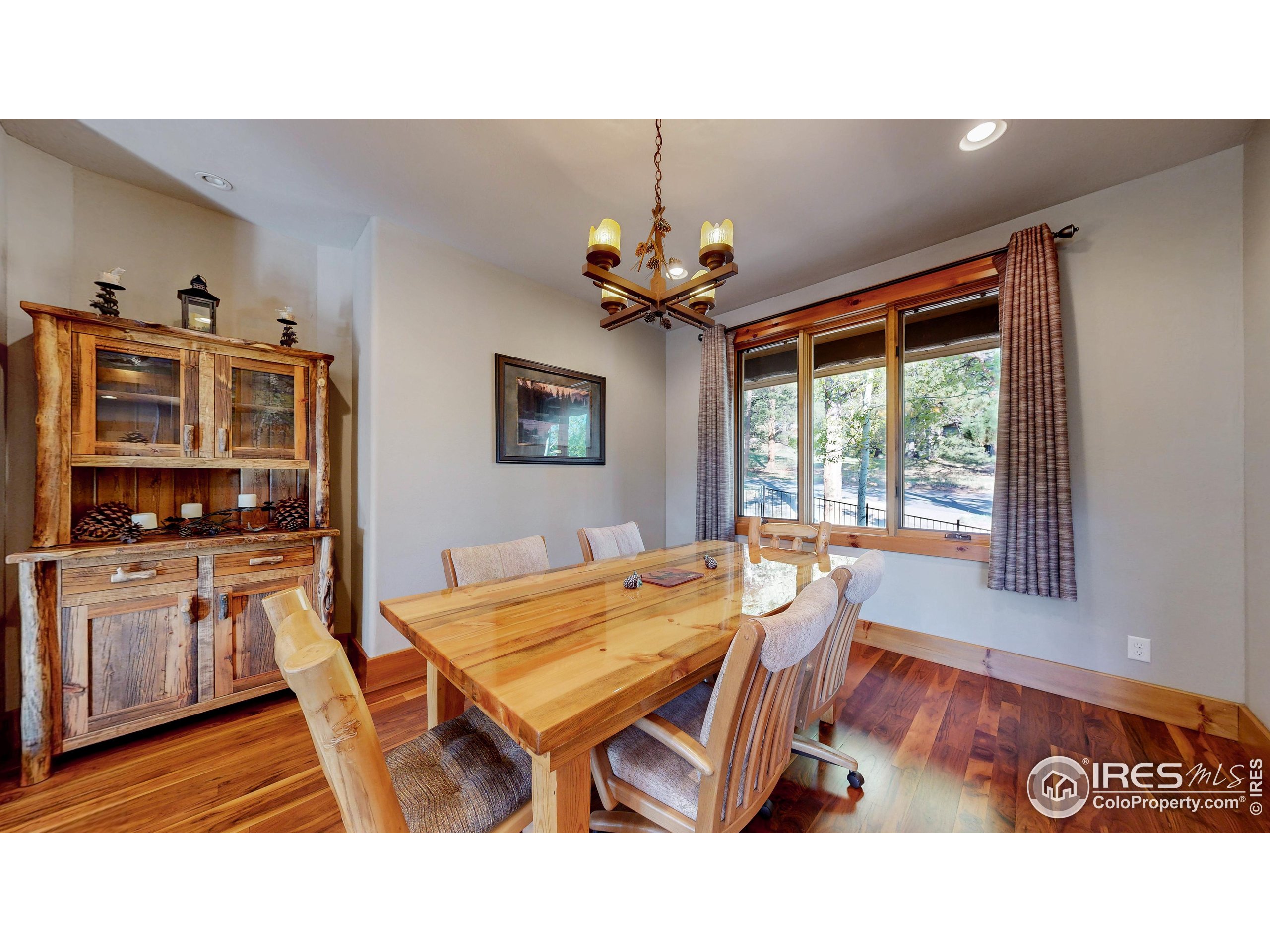 1049 Pine Knoll Dr