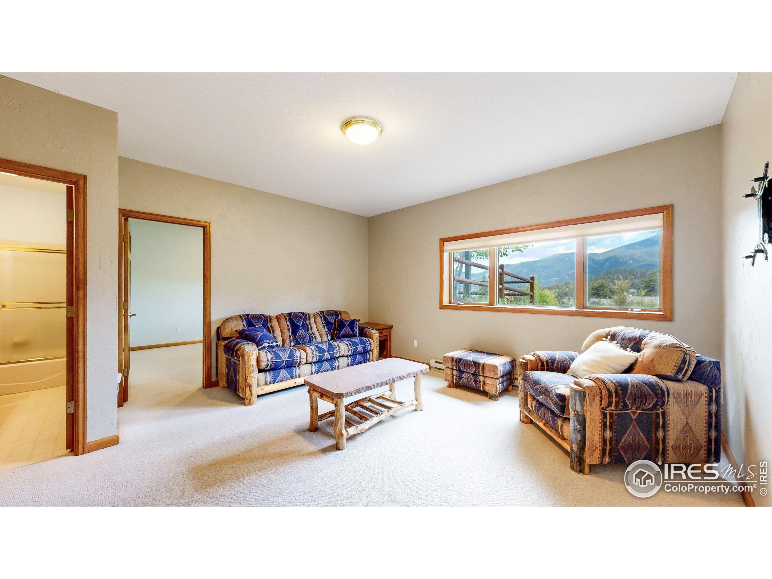 275 Solomon Dr
