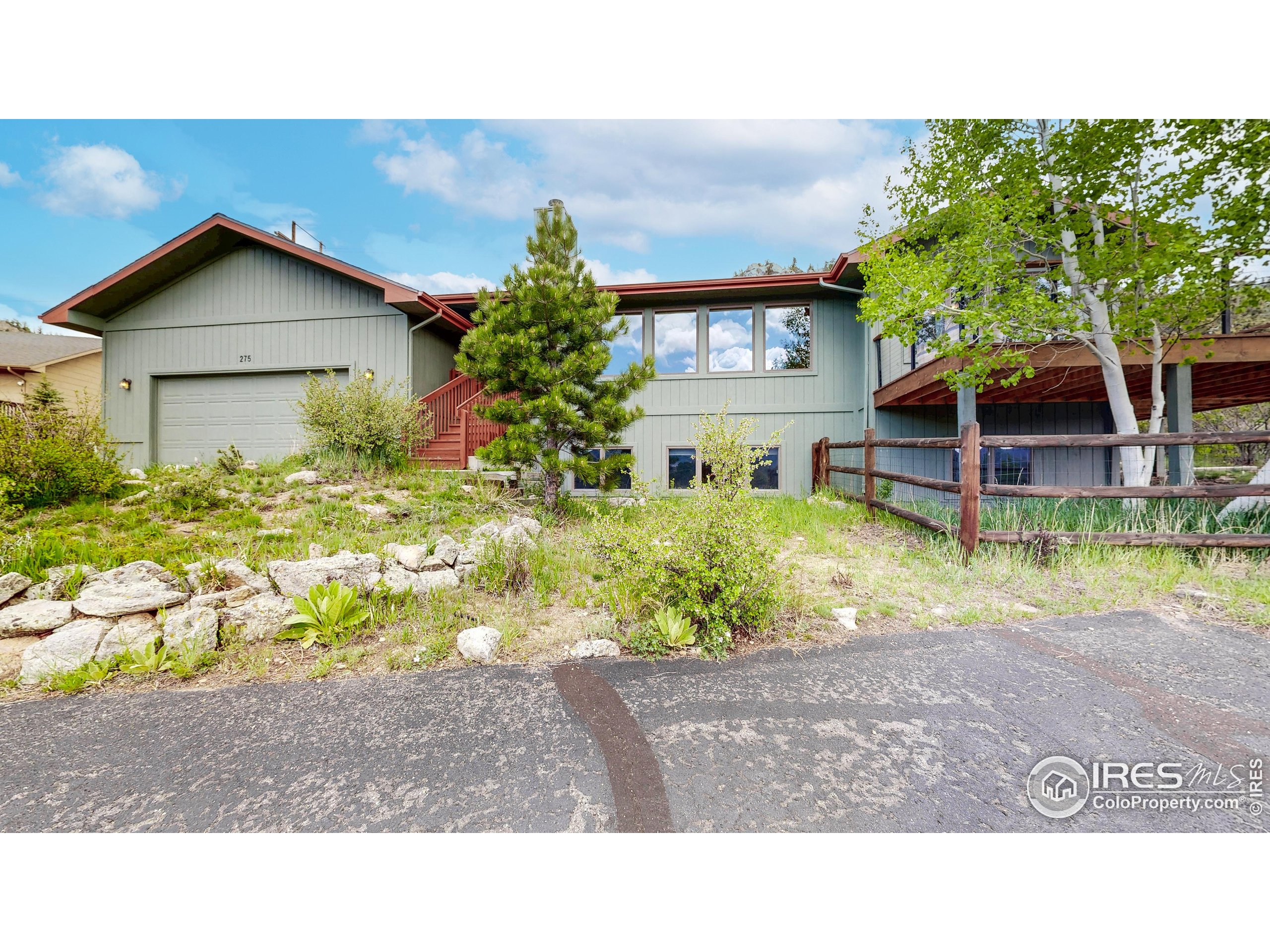 275 Solomon Dr