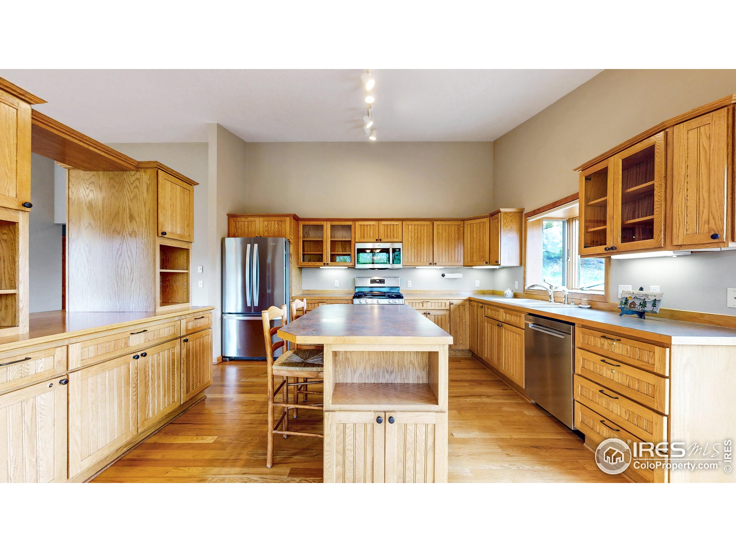 275 Solomon Dr