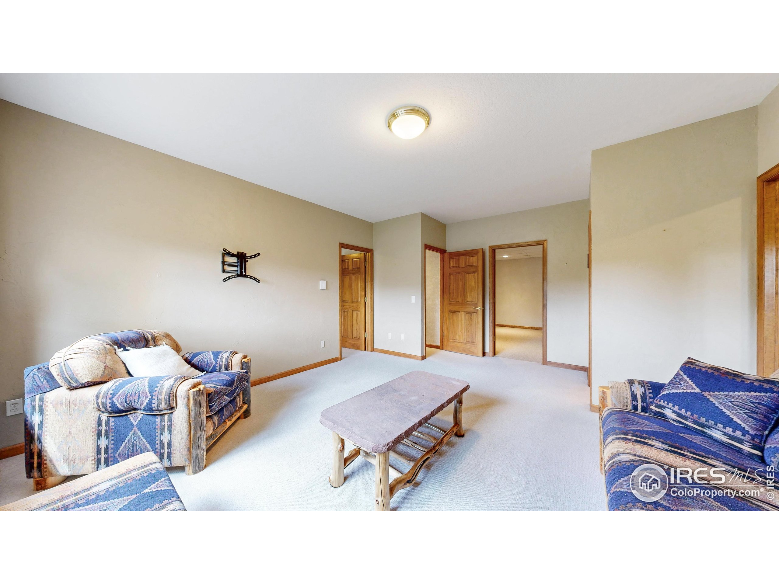 275 Solomon Dr