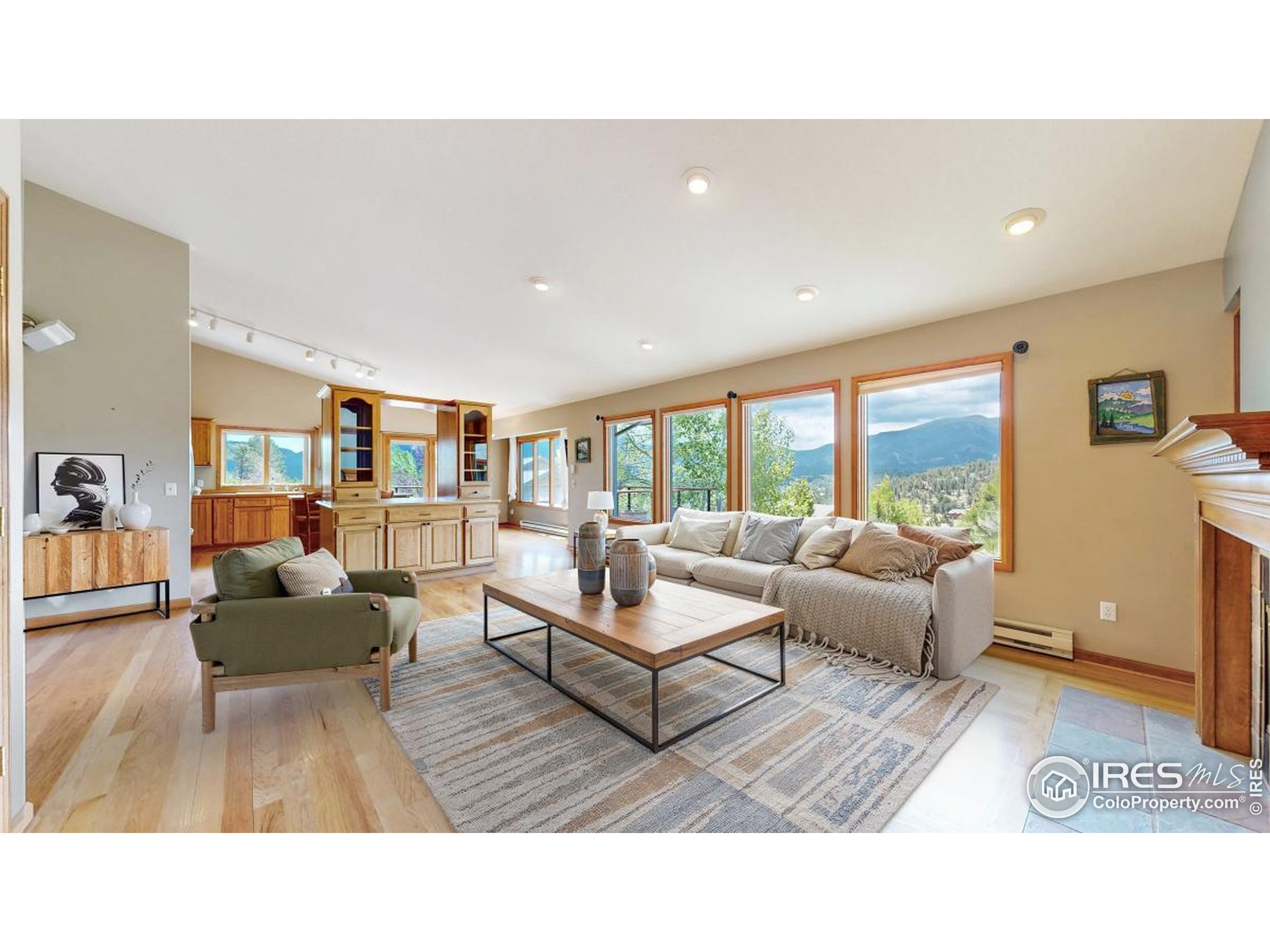 275 Solomon Dr