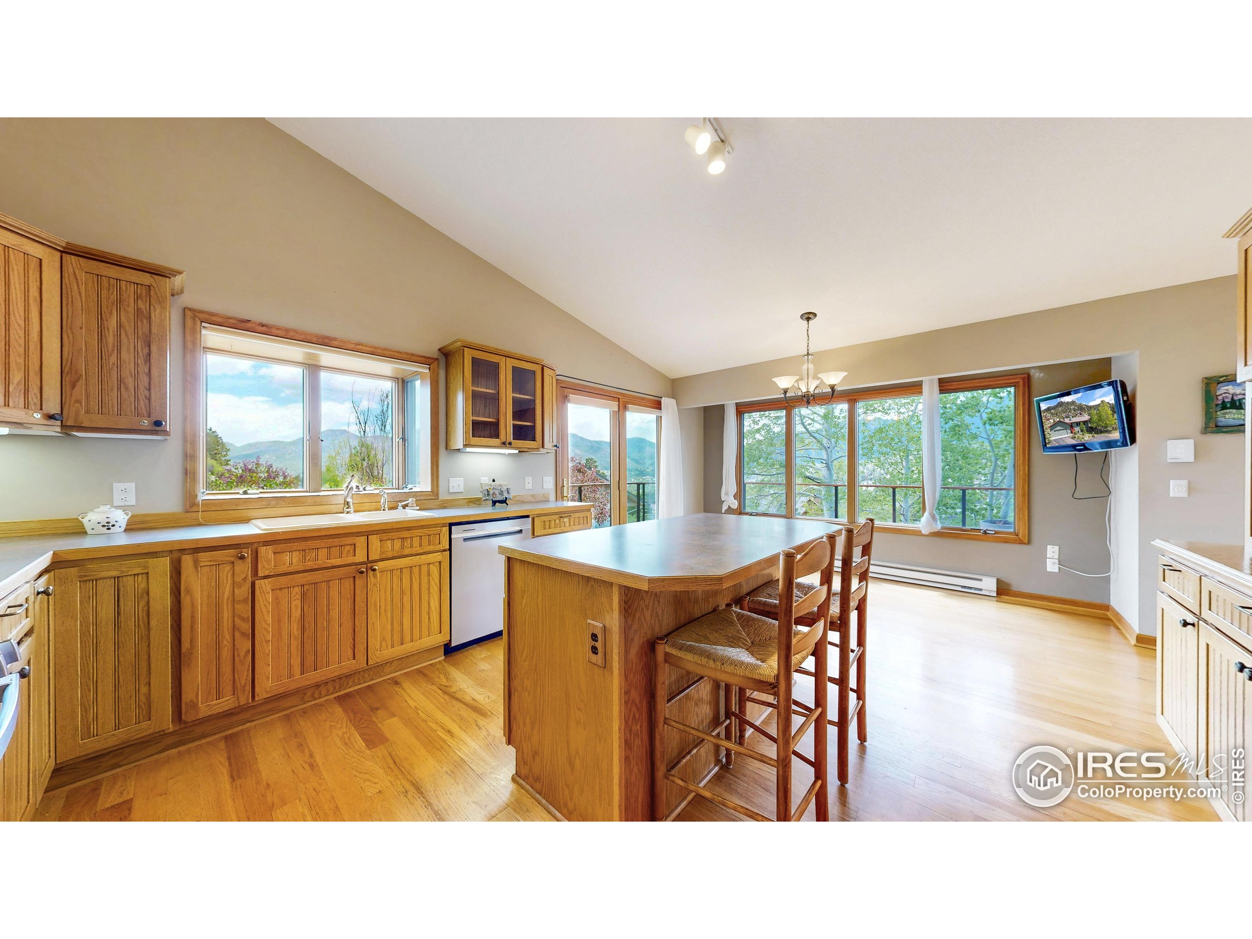 275 Solomon Dr