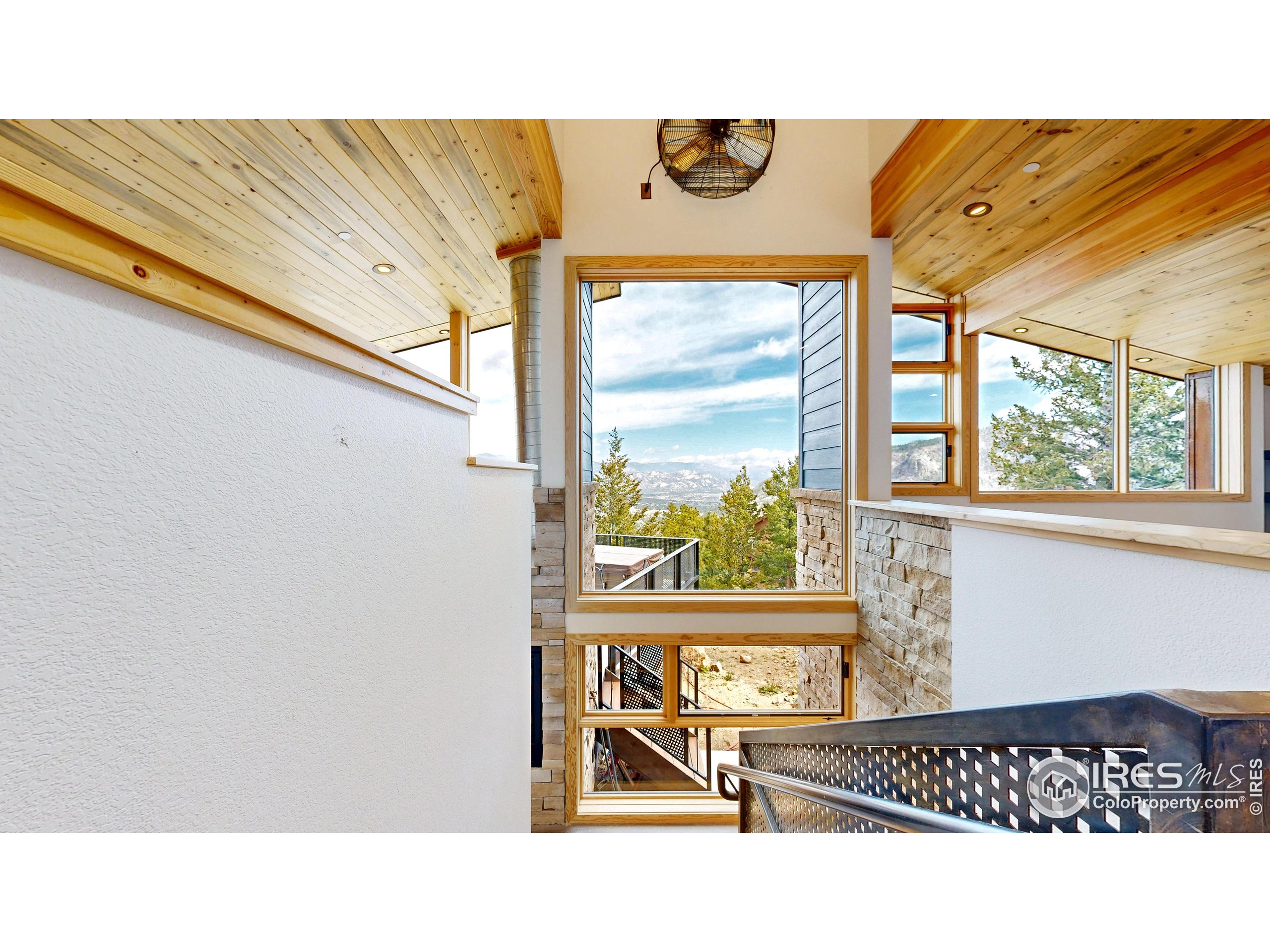 1440 Hummingbird Dr