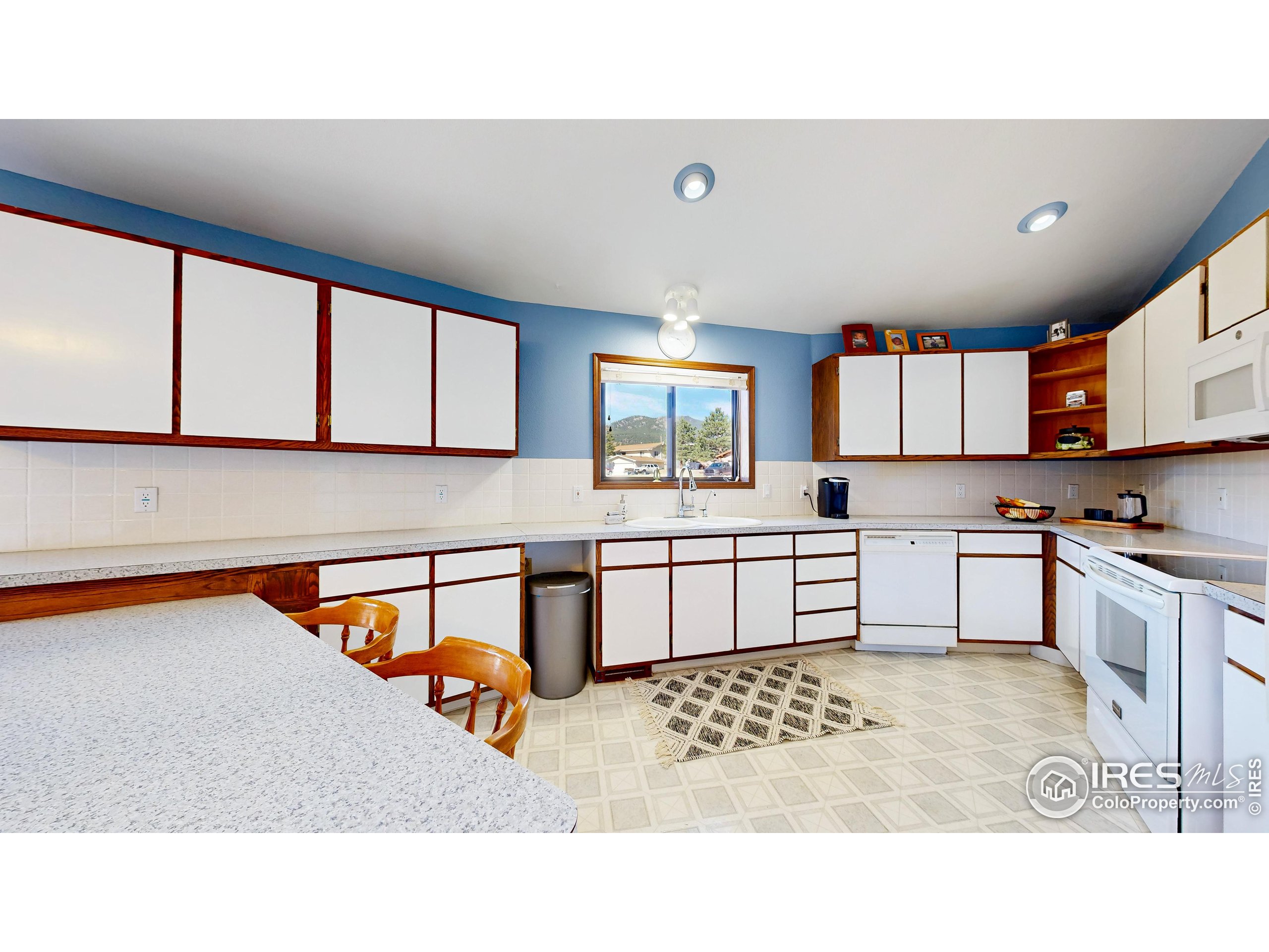 2408 Longview Dr