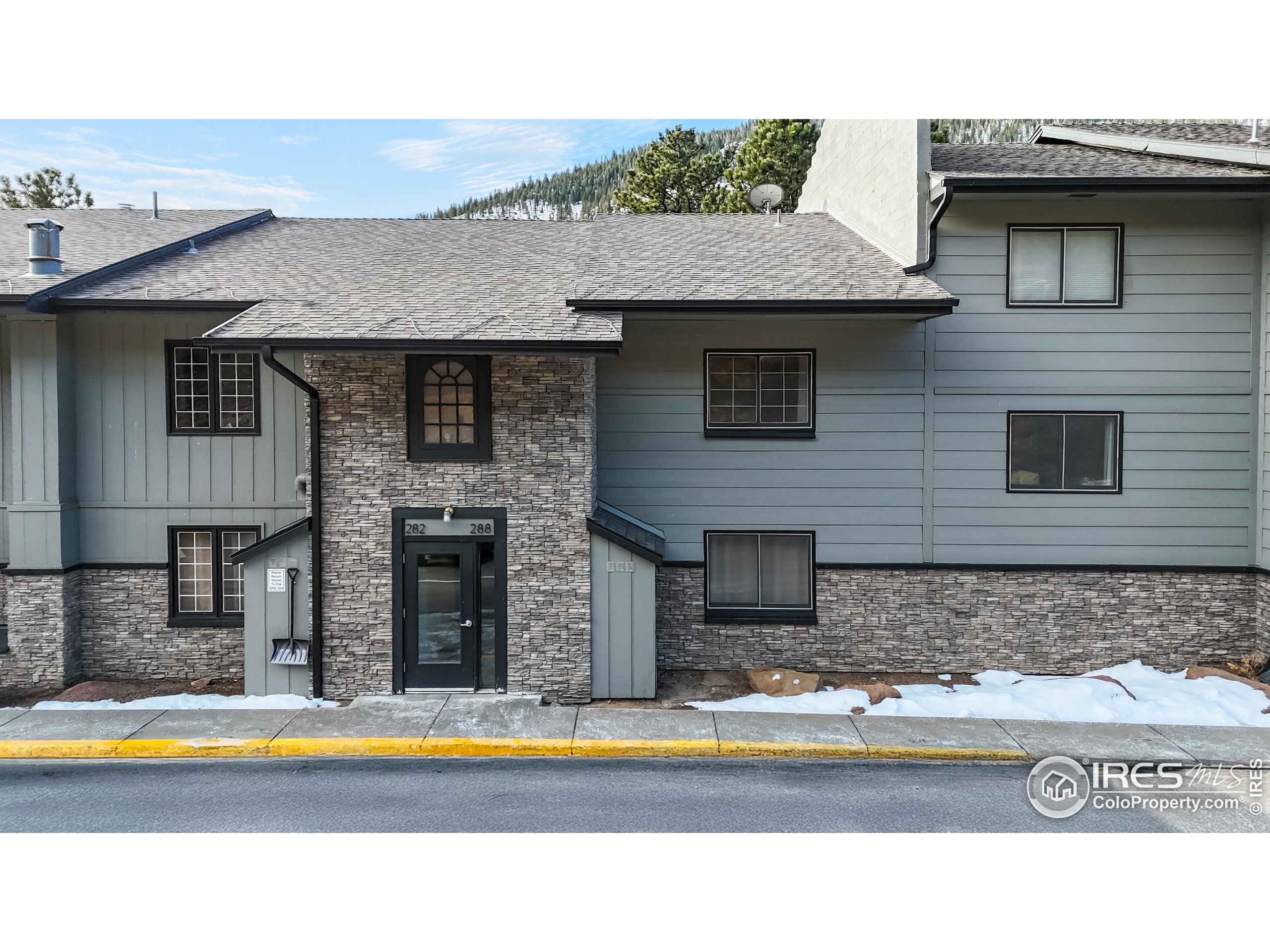 2760 Fall River Rd 288