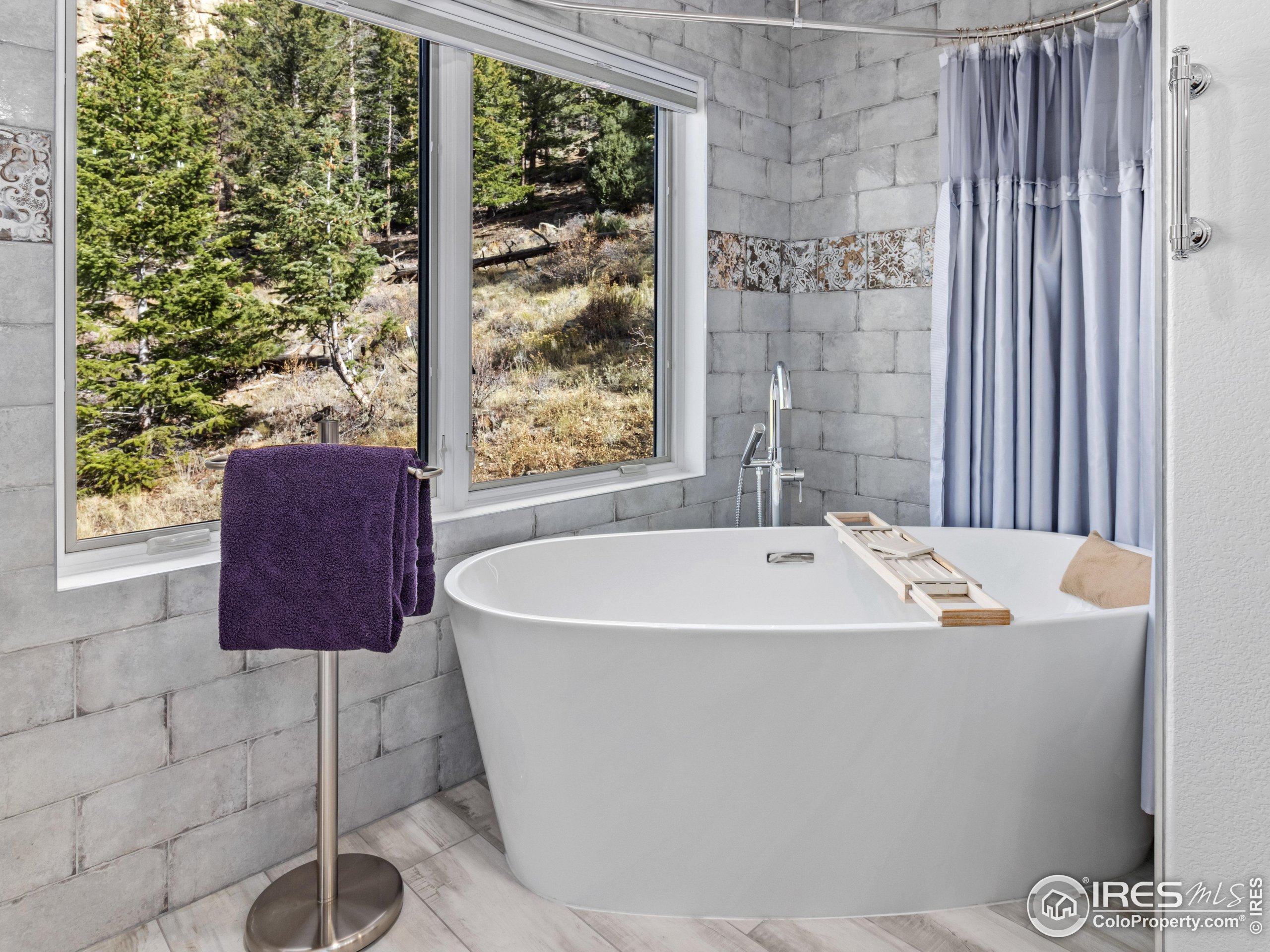 1267 Upper Venner Rd