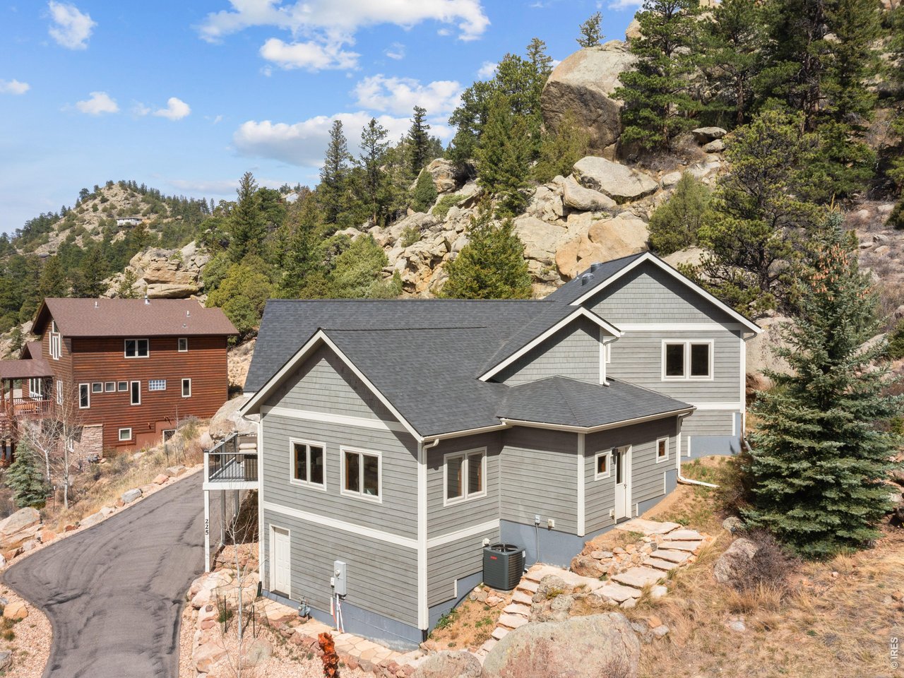 225 Curry Dr