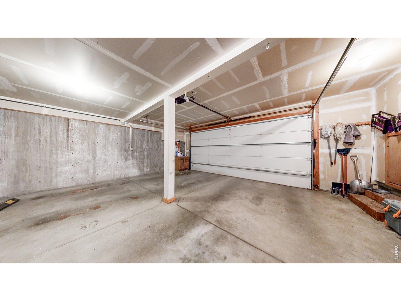 735 Castle Mountain Rd