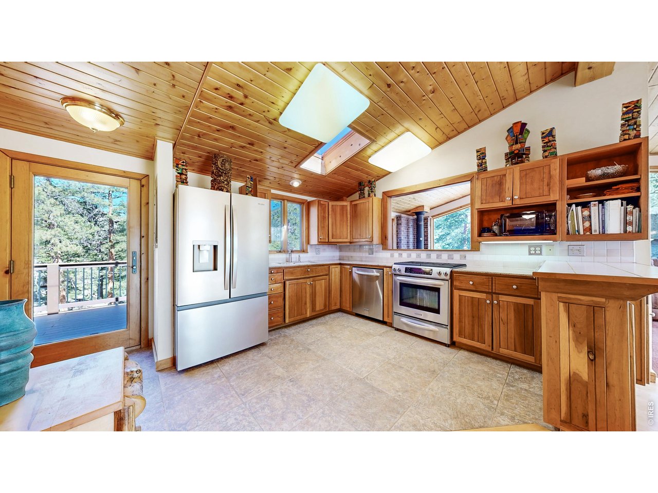 735 Castle Mountain Rd