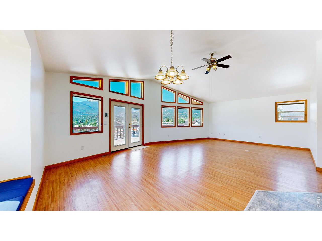 1220 Acacia Dr