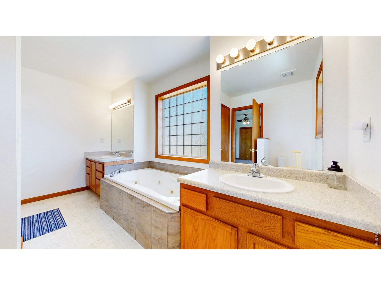 1220 Acacia Dr