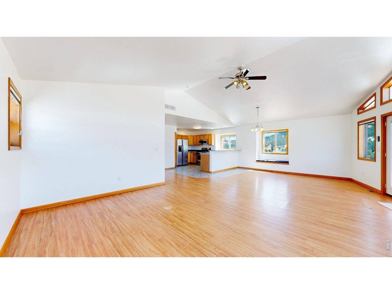 1220 Acacia Dr