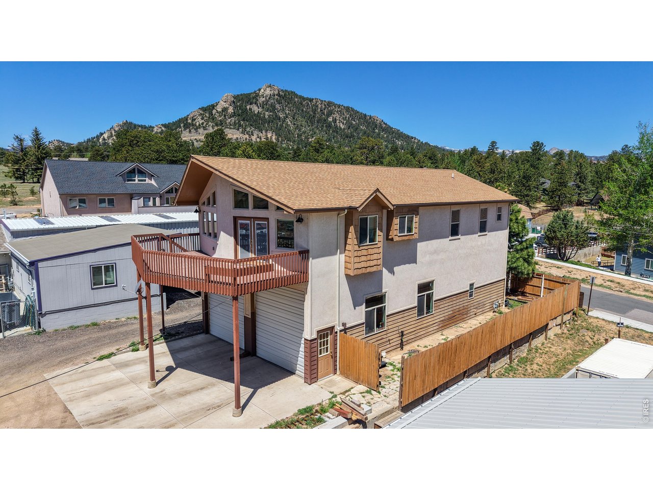 1220 Acacia Dr