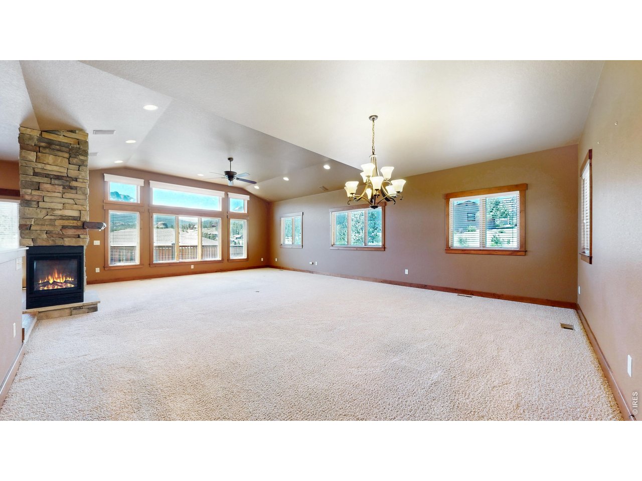 261 Solomon Dr