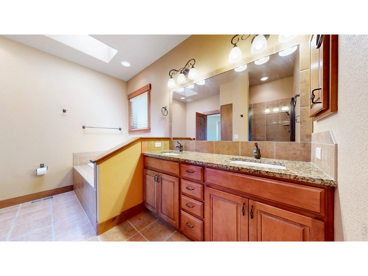 261 Solomon Dr