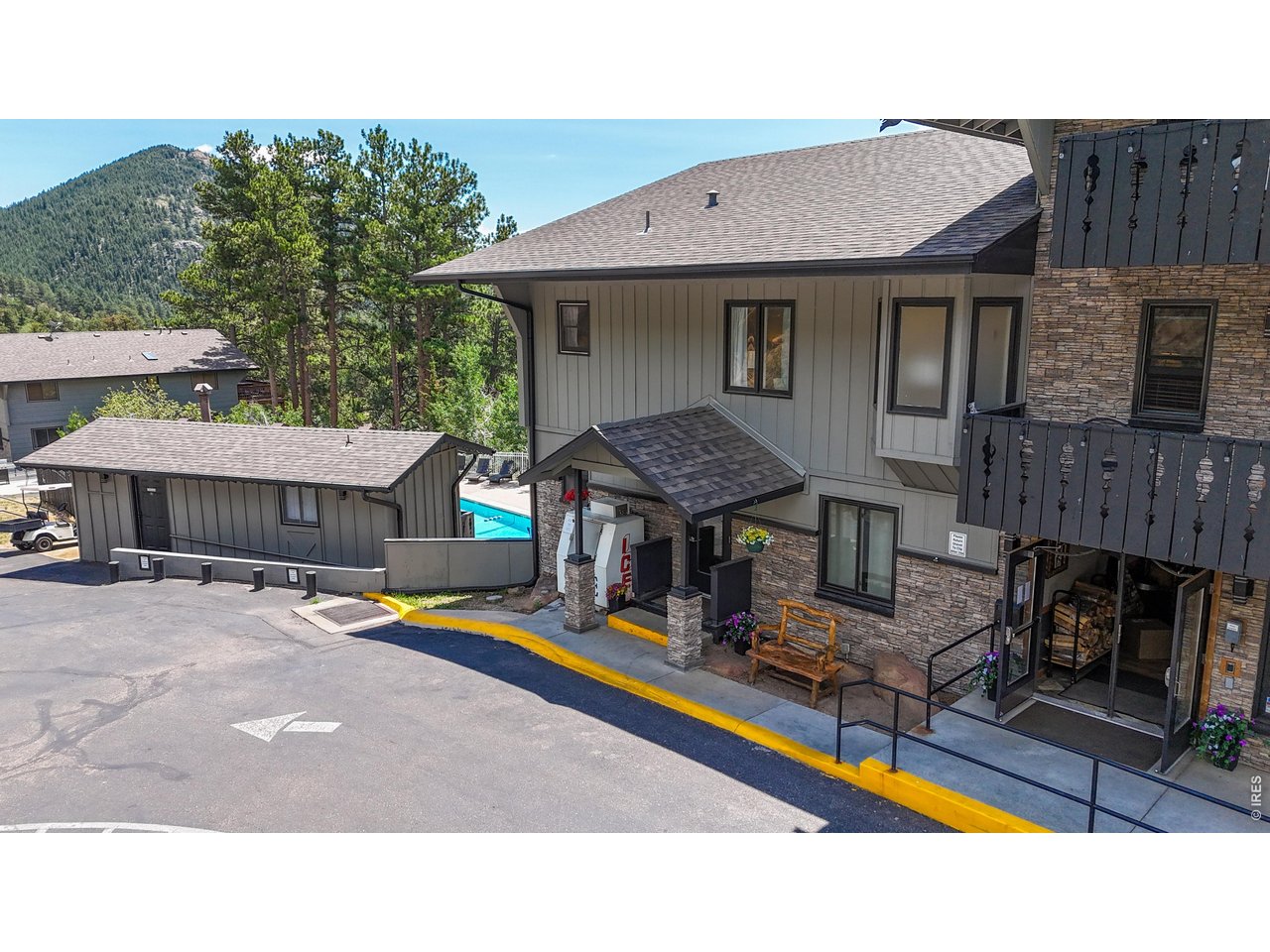 2760 Fall River Rd 276