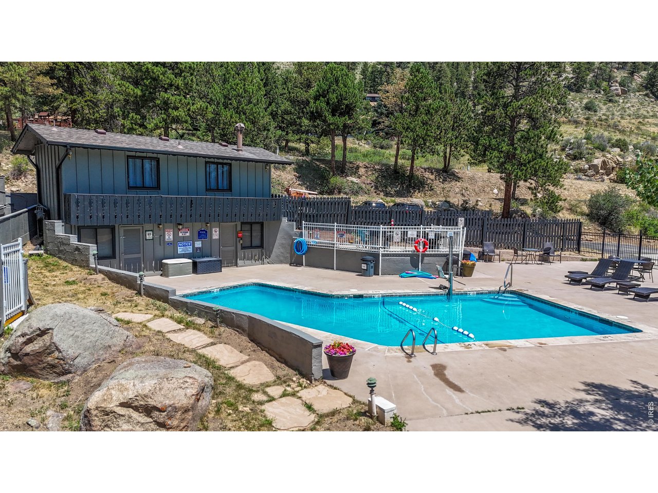 2760 Fall River Rd 276