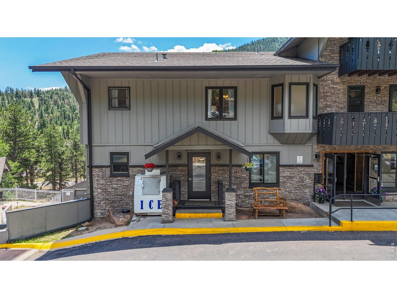 2760 Fall River Rd 276