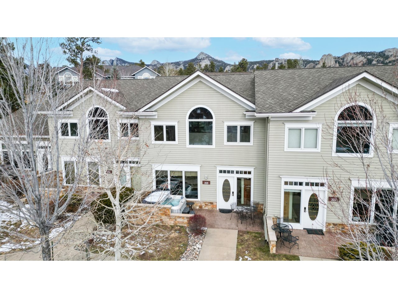325 Overlook Ct